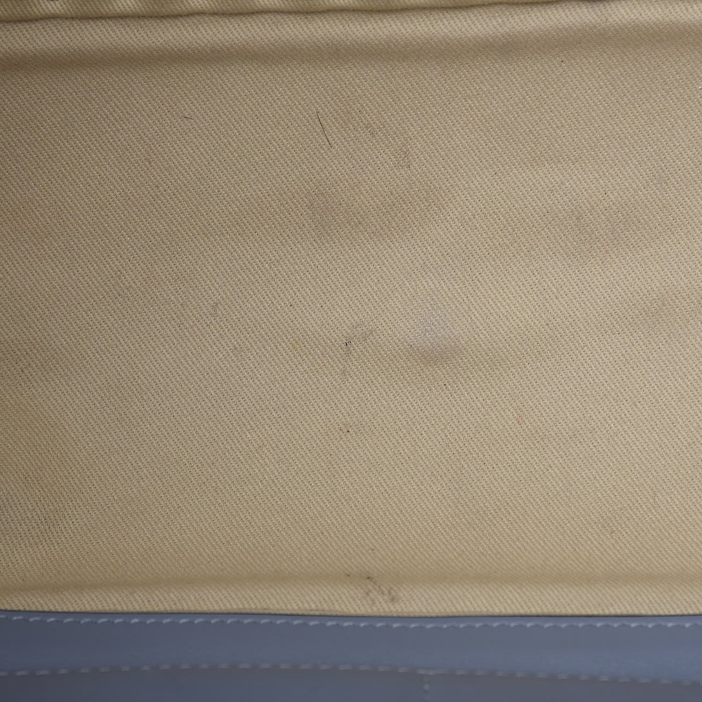 Vitello Medium Rockstud Tote London Stone