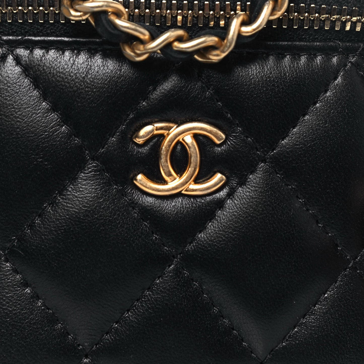 Lambskin Quilted Mini Pearl Crush Vanity Case With Chain Black