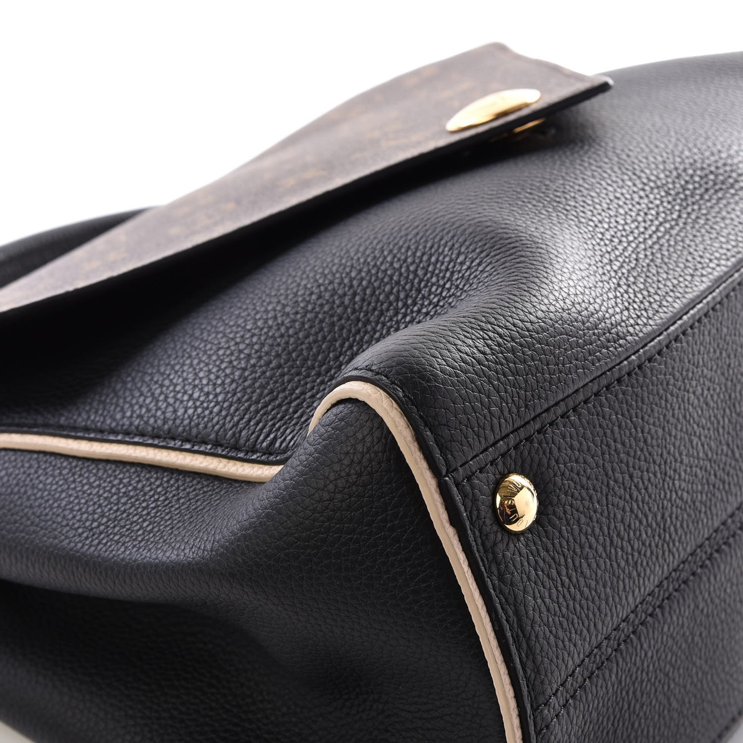 Monogram Double V Black