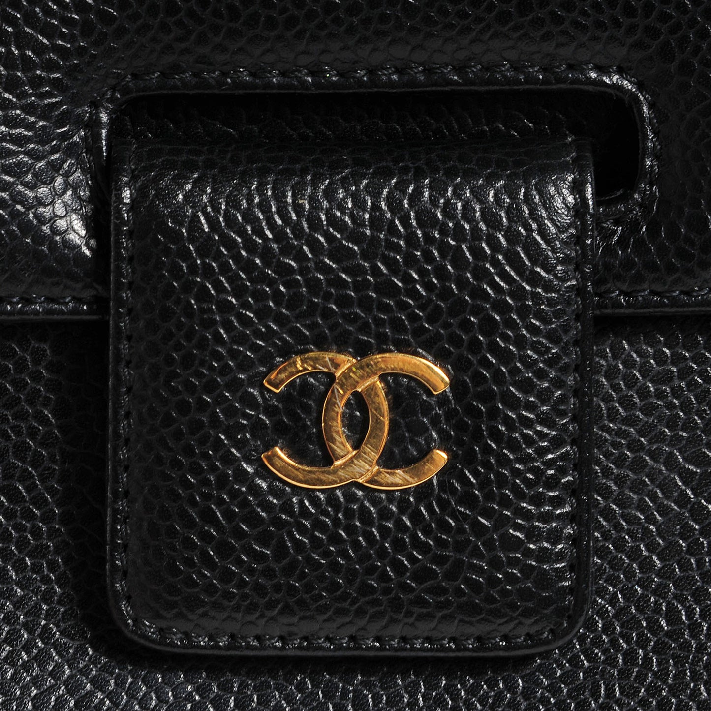 Caviar Medium Shoulder Bag Black