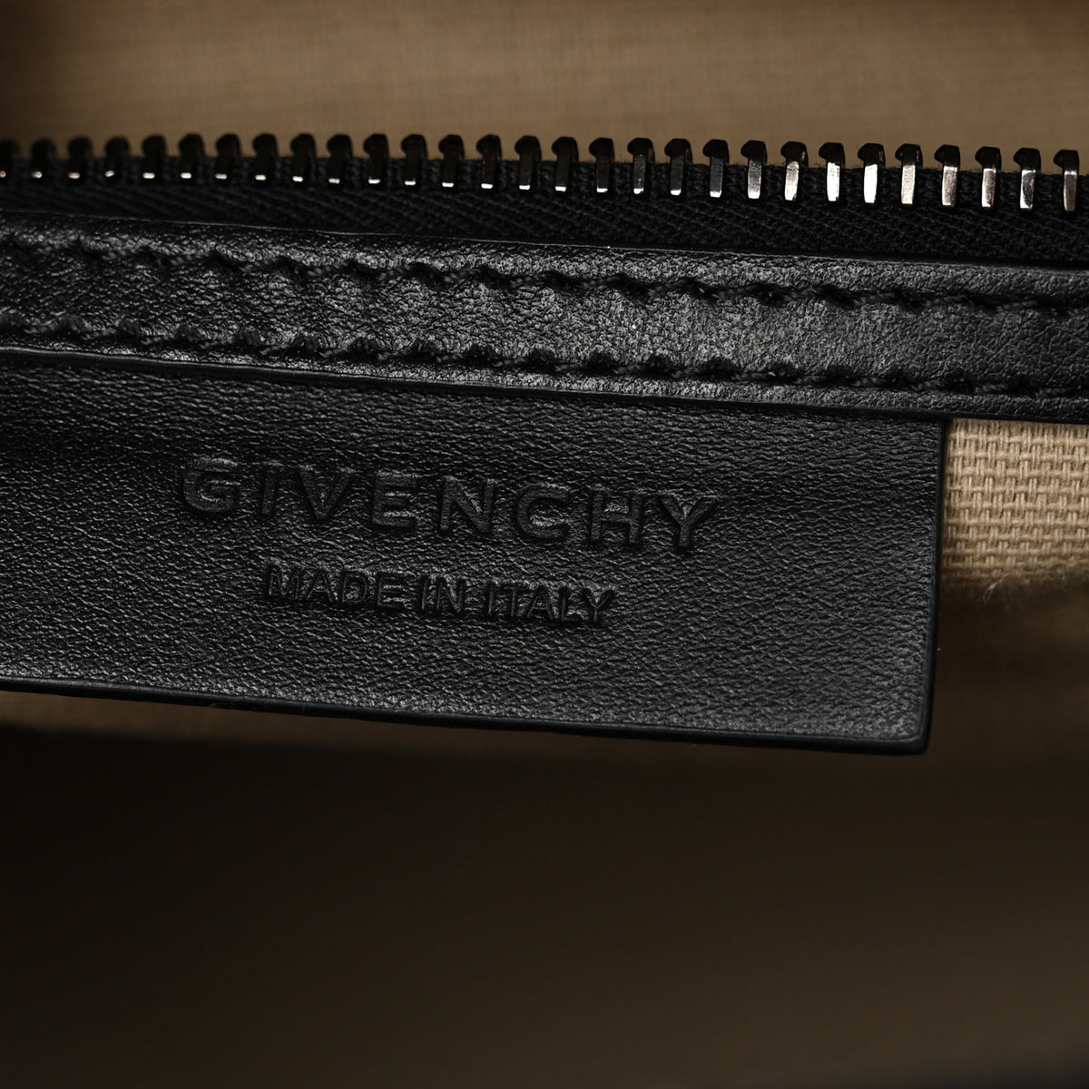 Smooth Calfskin Chains Small Antigona Black