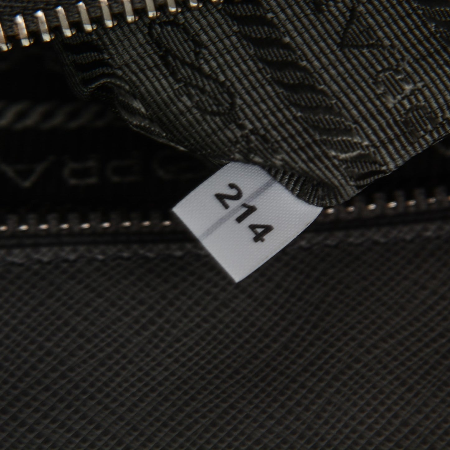 Saffiano Medium Galleria Double Zip Tote Marmo