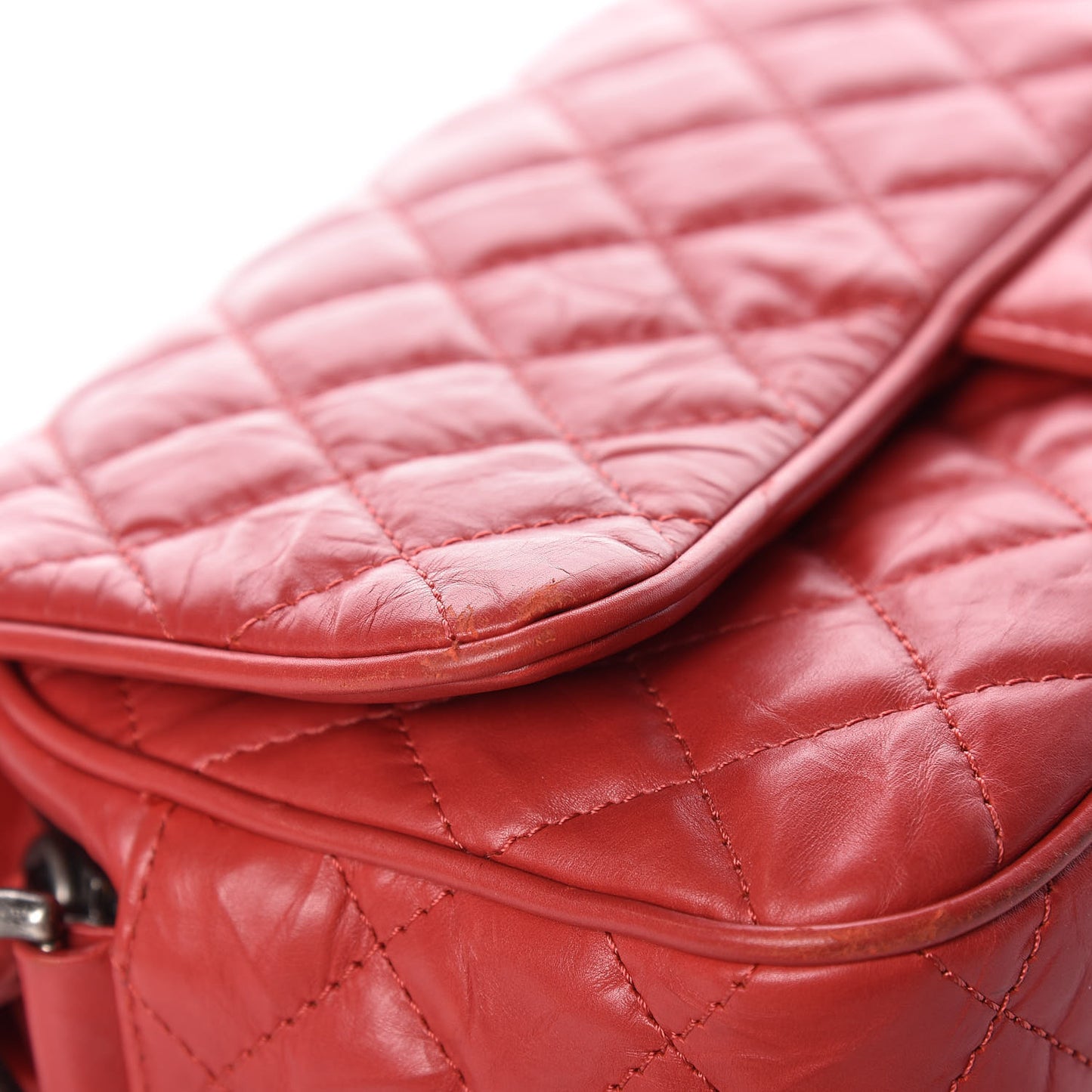 Aged Calfskin Quilted Medium Chain Detail Flap Red