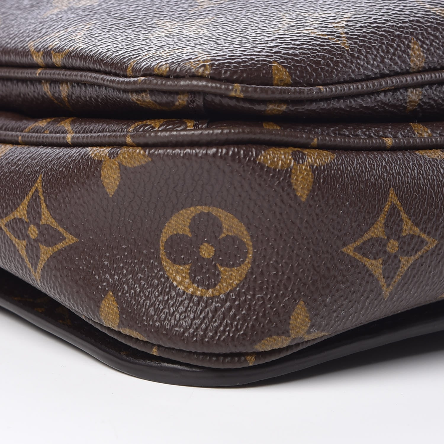 Louis Vuitton Monogram Pochette Metis 9 of 10
