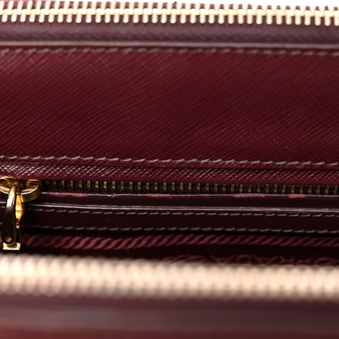 Saffiano Vernice Medium Galleria Double Zip Cerise