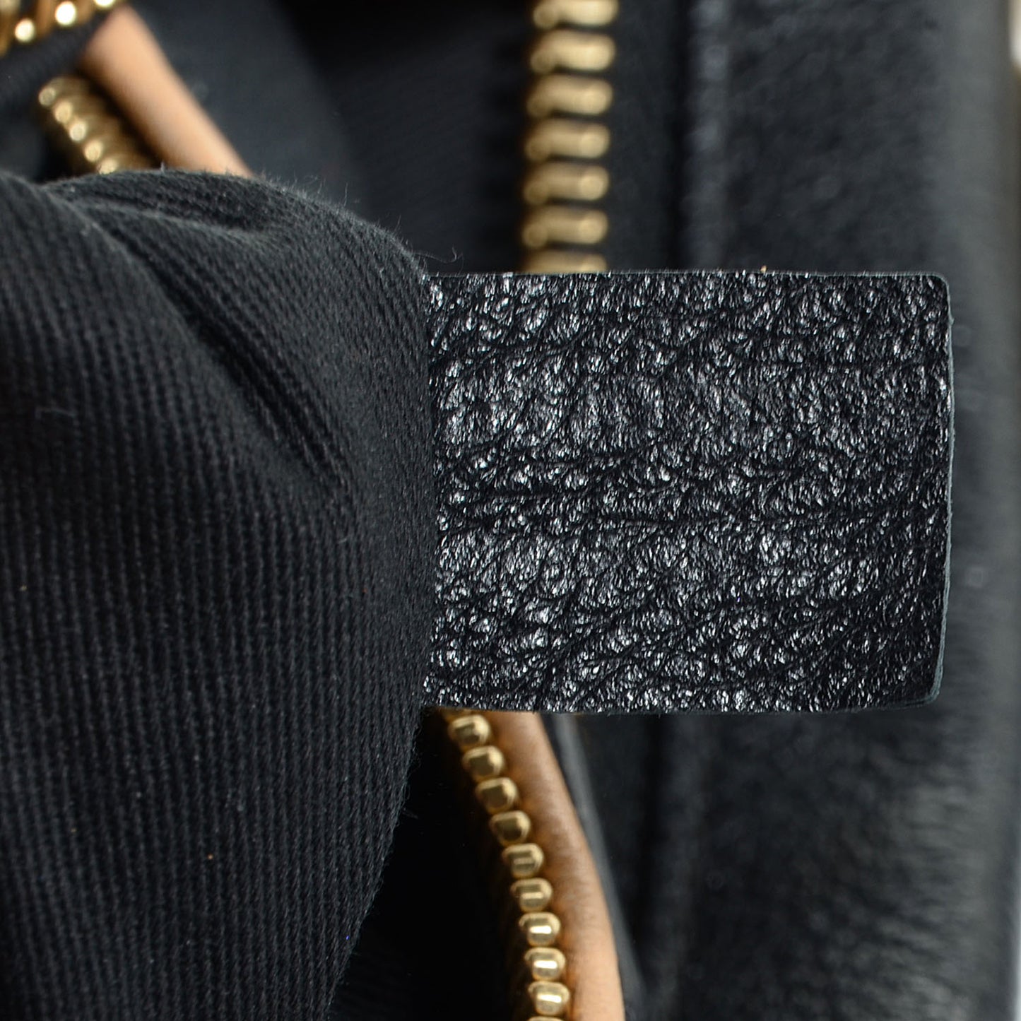 Calfskin Medium Paraty Black