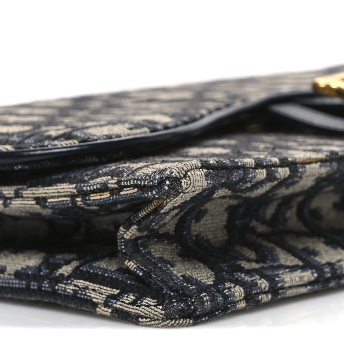 Oblique Saddle Chain Pouch Blue