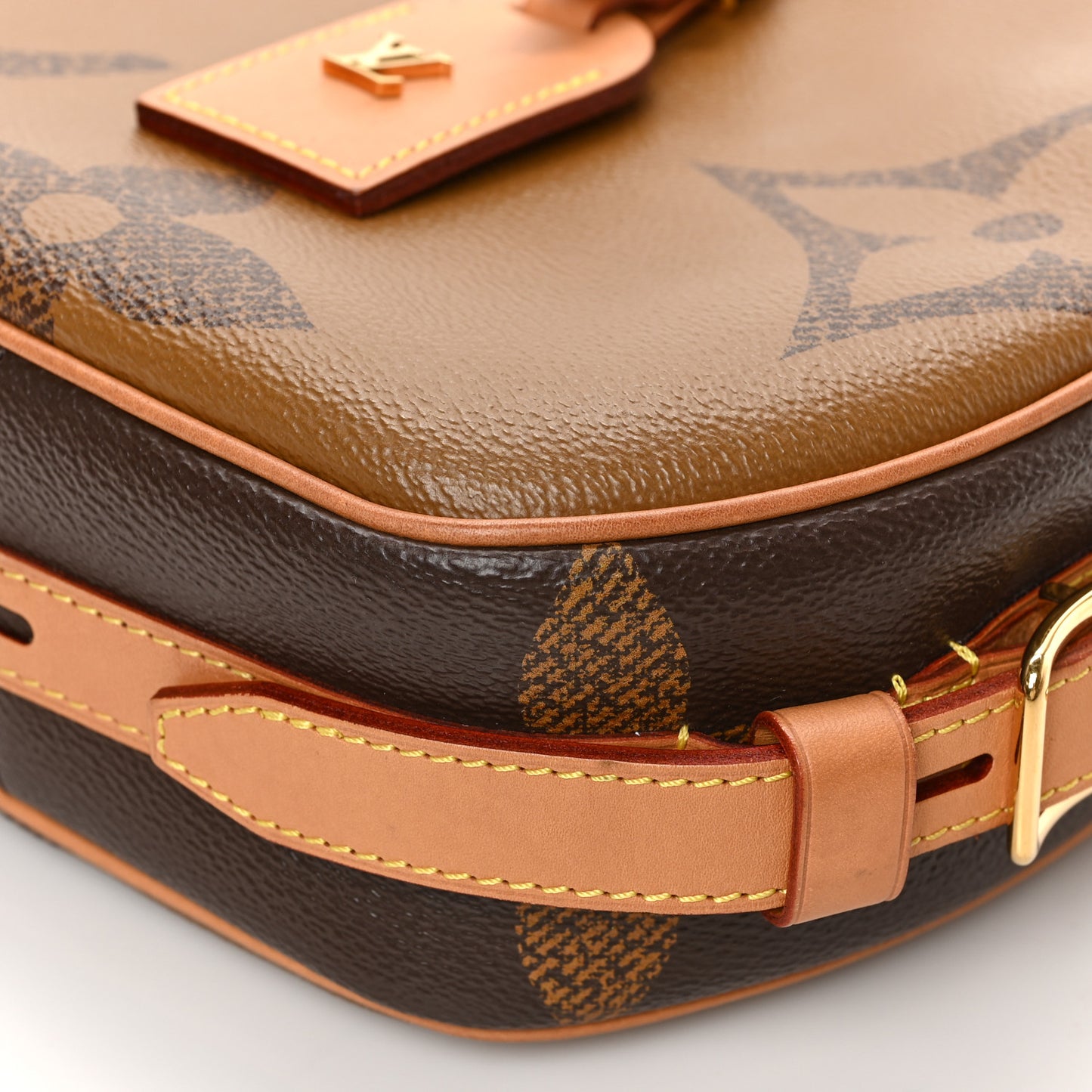 Reverse Monogram Giant Boite Chapeau Souple