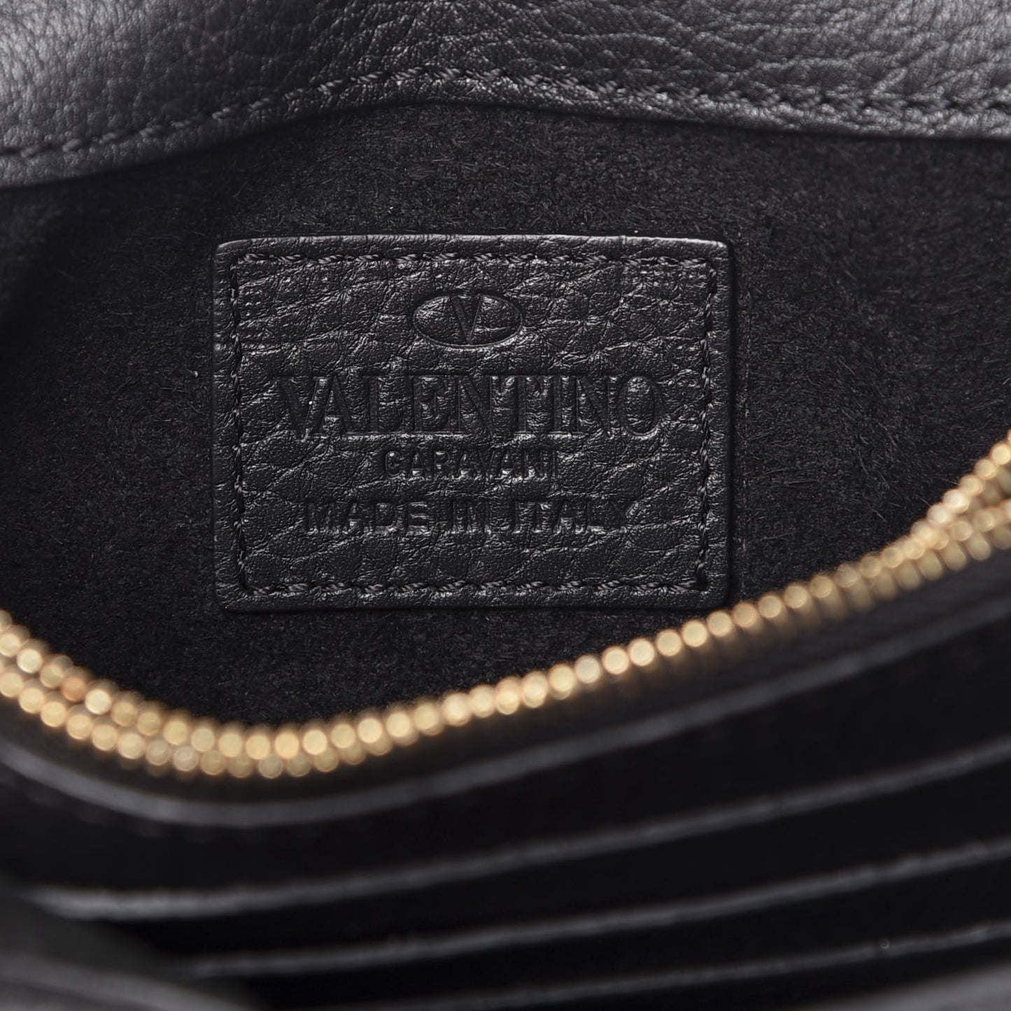 Pebbled Calfskin Rockstud Wallet on Chain Black