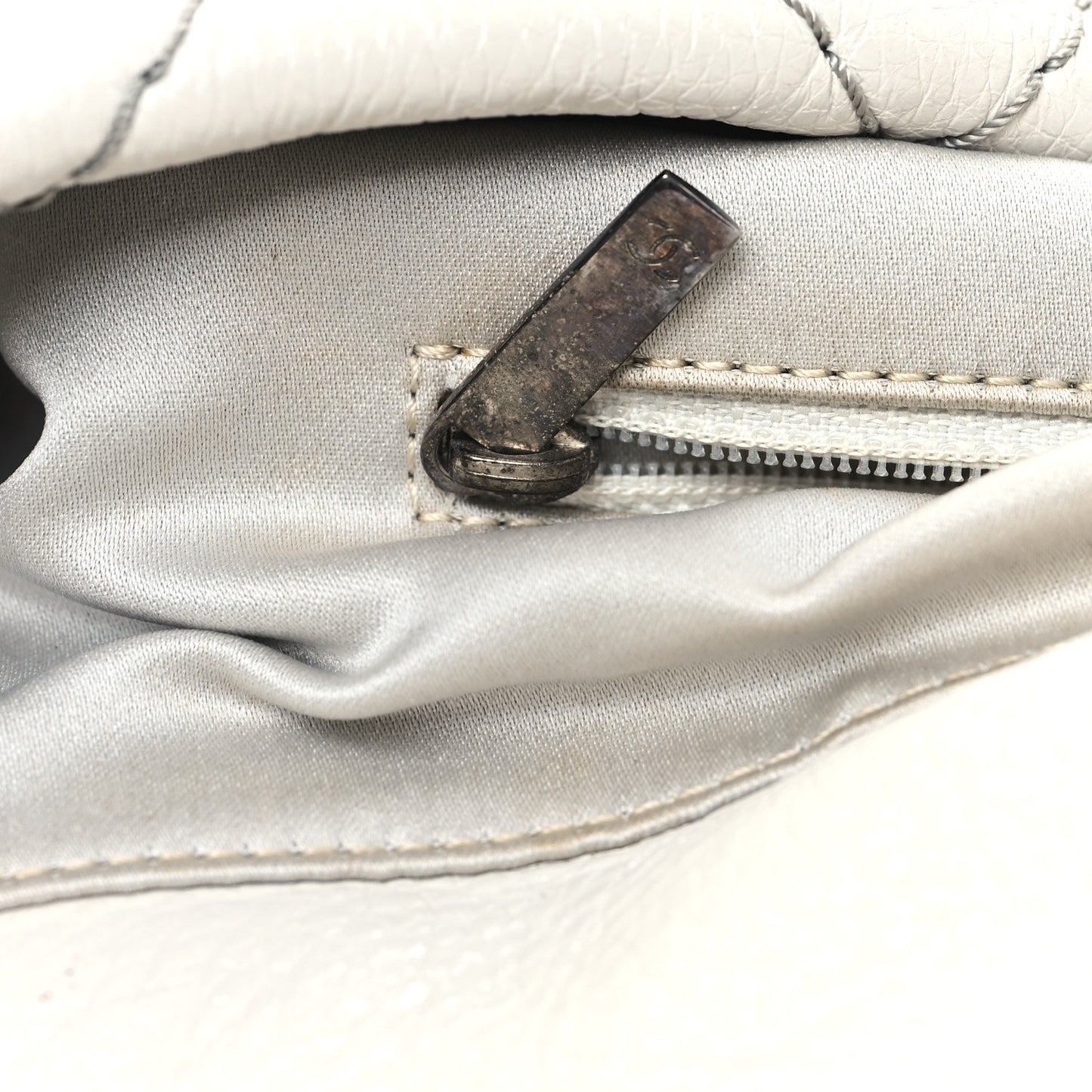 Glazed Calfskin XL On The Road Flap Light Grey