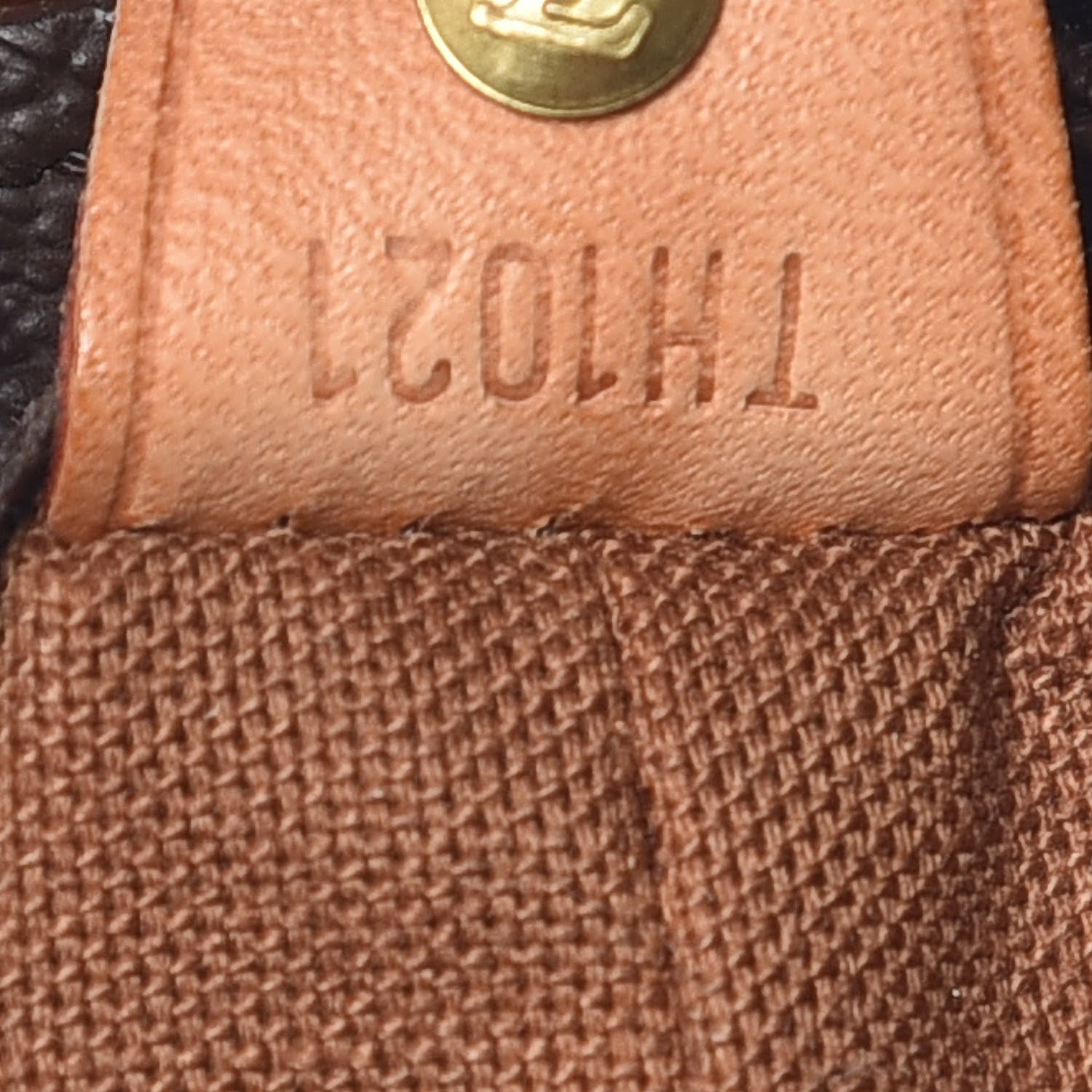 Louis Vuitton Monogram Cabas Mezzo 8 of 20