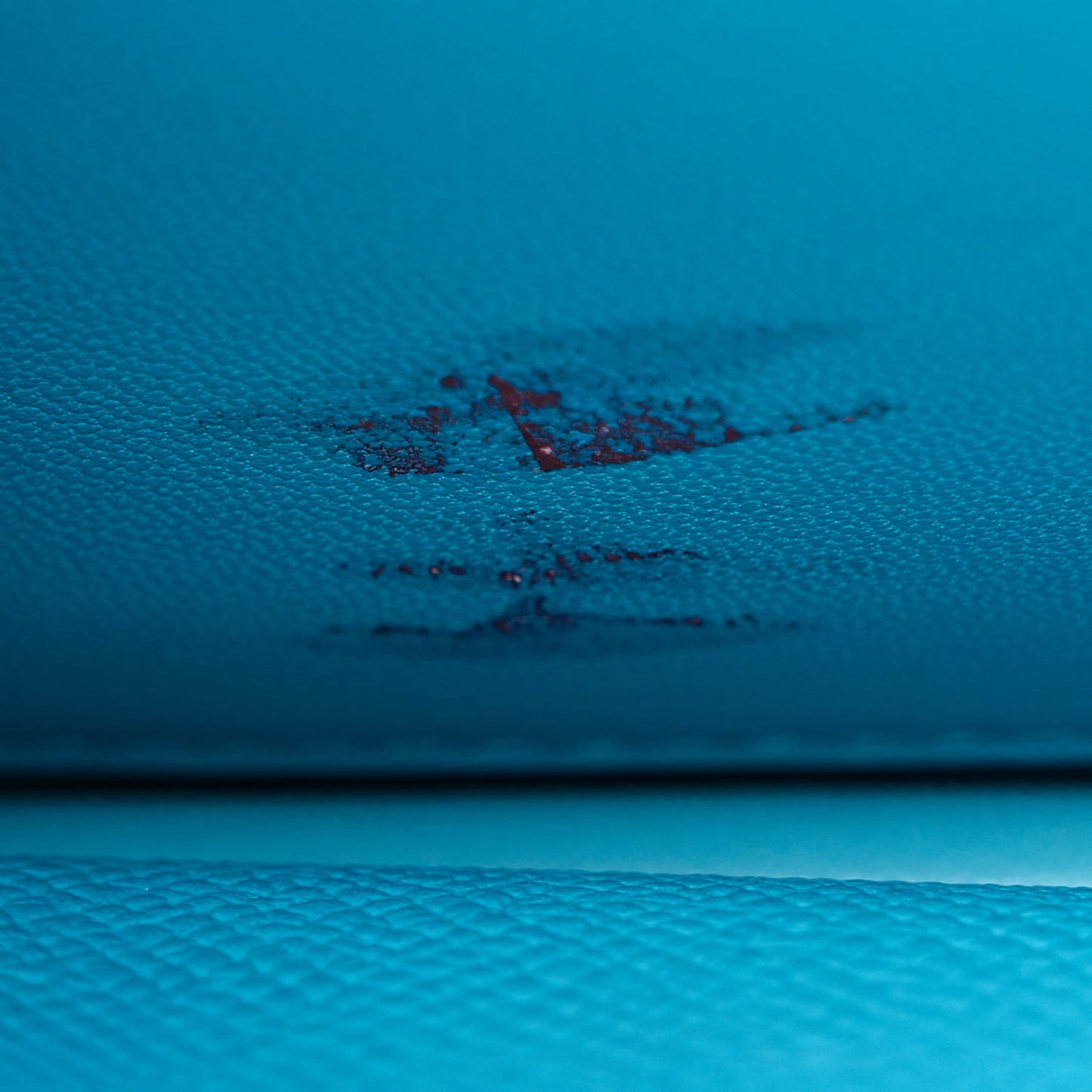 Epsom Enamel Constance 18 Bleu Du Nord Rouge de Coeur