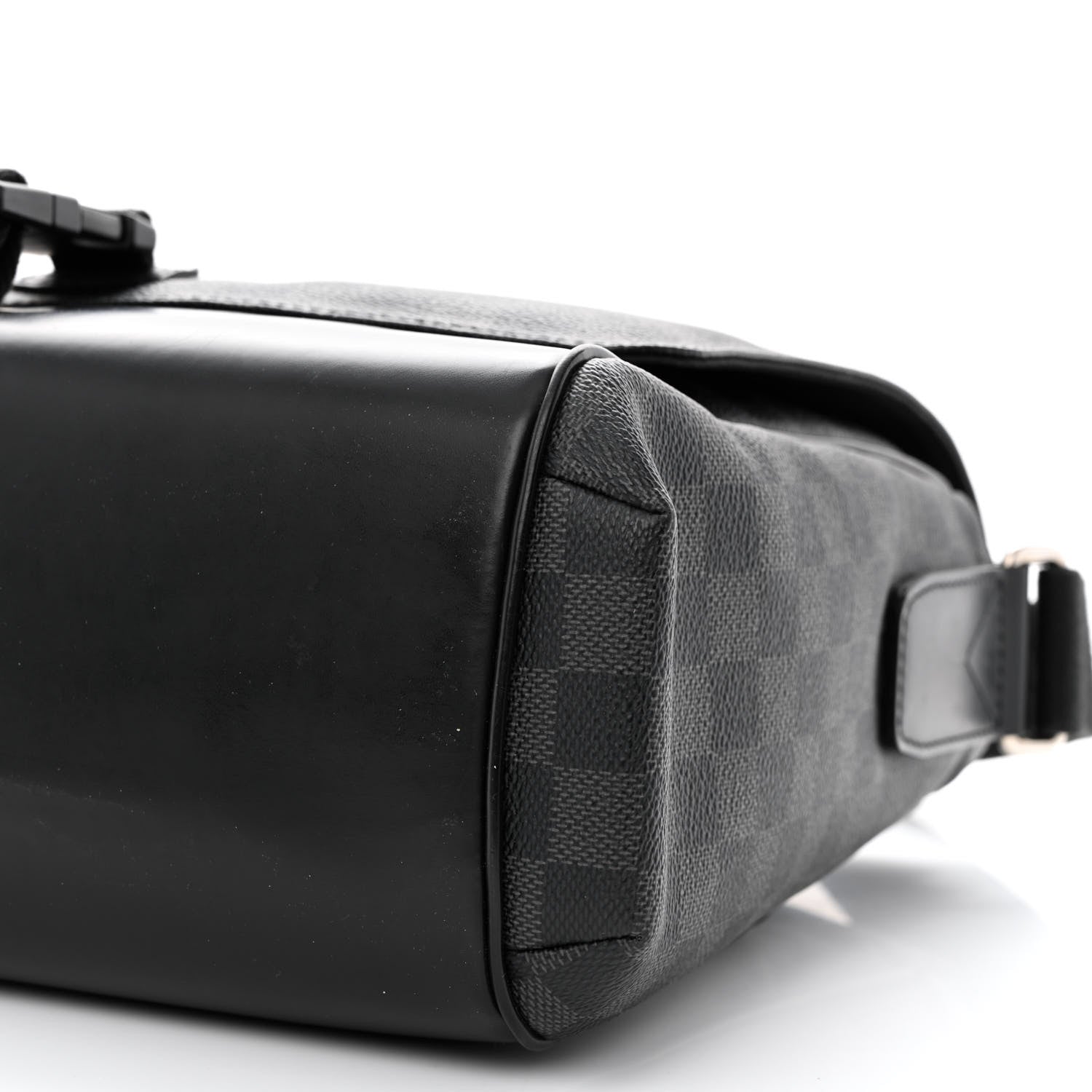 Louis Vuitton Damier Graphite Skyline Messenger MM 10 of 12