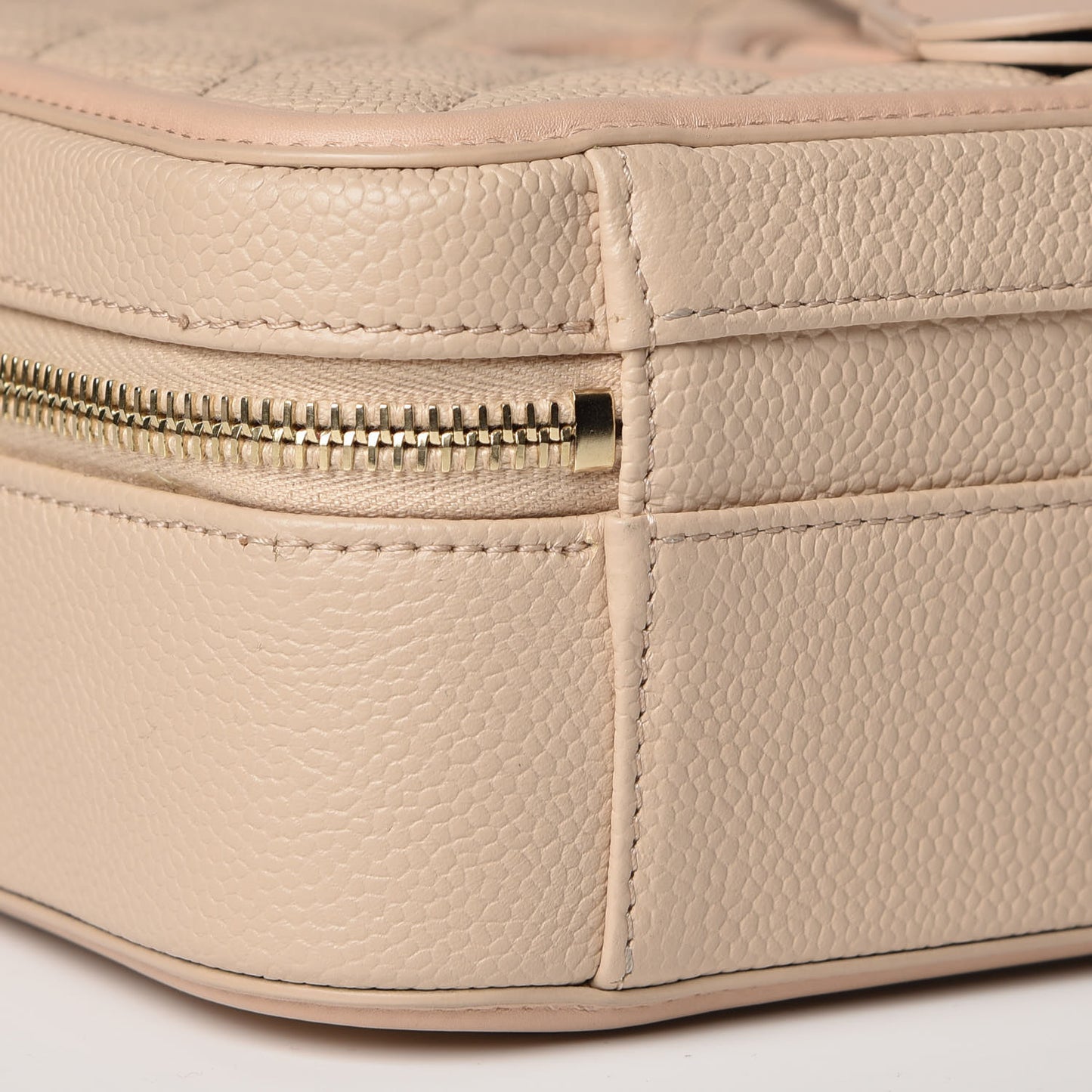 Caviar Quilted Medium CC Filigree Vanity Case Beige