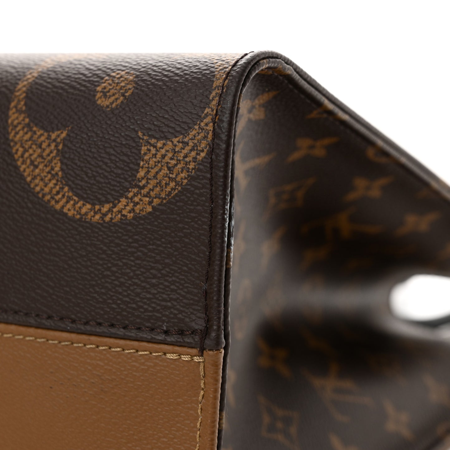 Reverse Monogram Giant Onthego MM