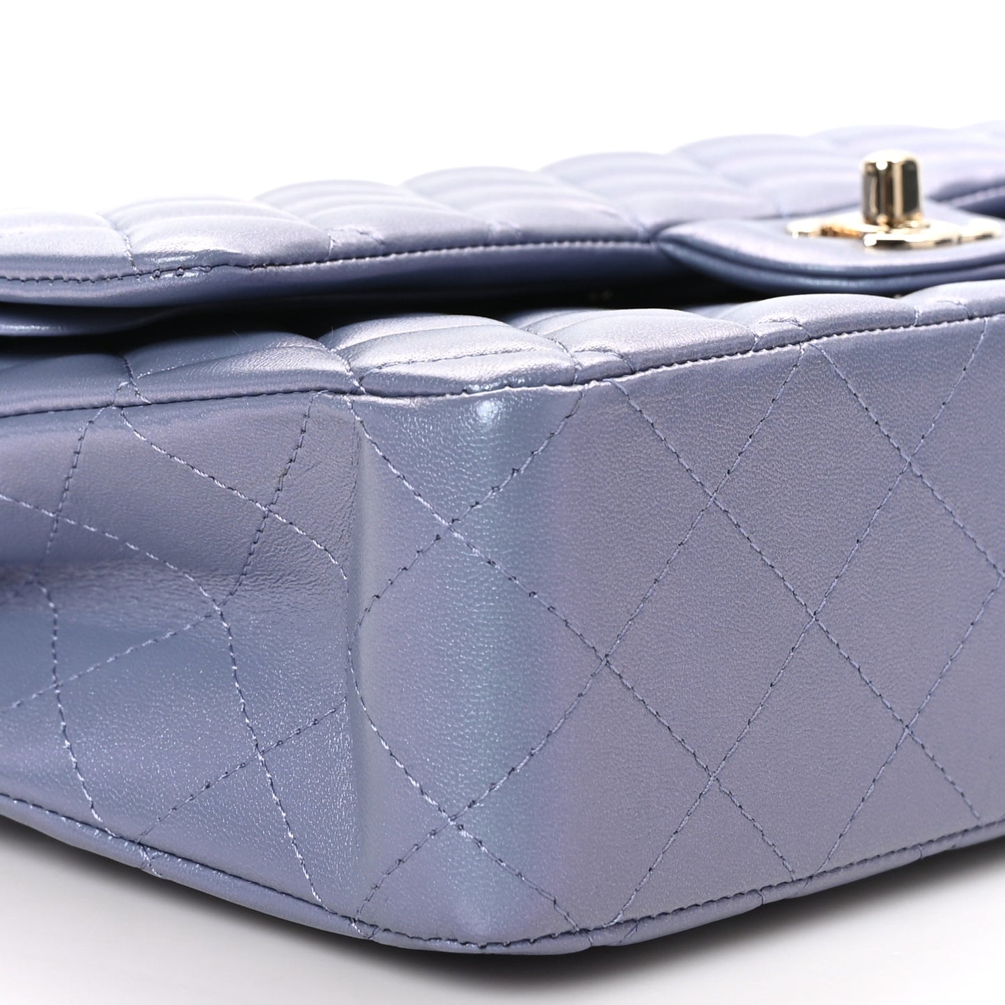 Iridescent Lambskin Quilted Medium Double Flap Light Purple