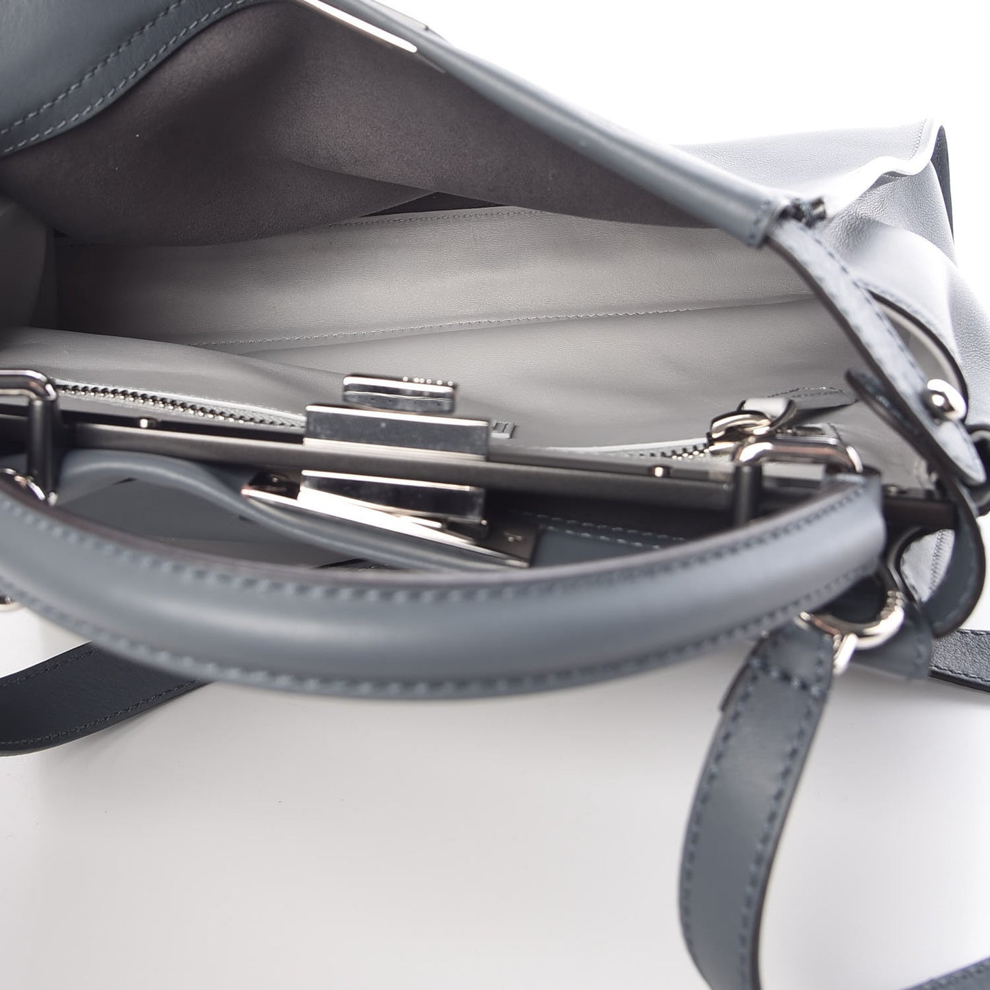 Vitello Seta Shiny Nappa Medium Peekaboo Iconic Satchel Alga Rosa Doll