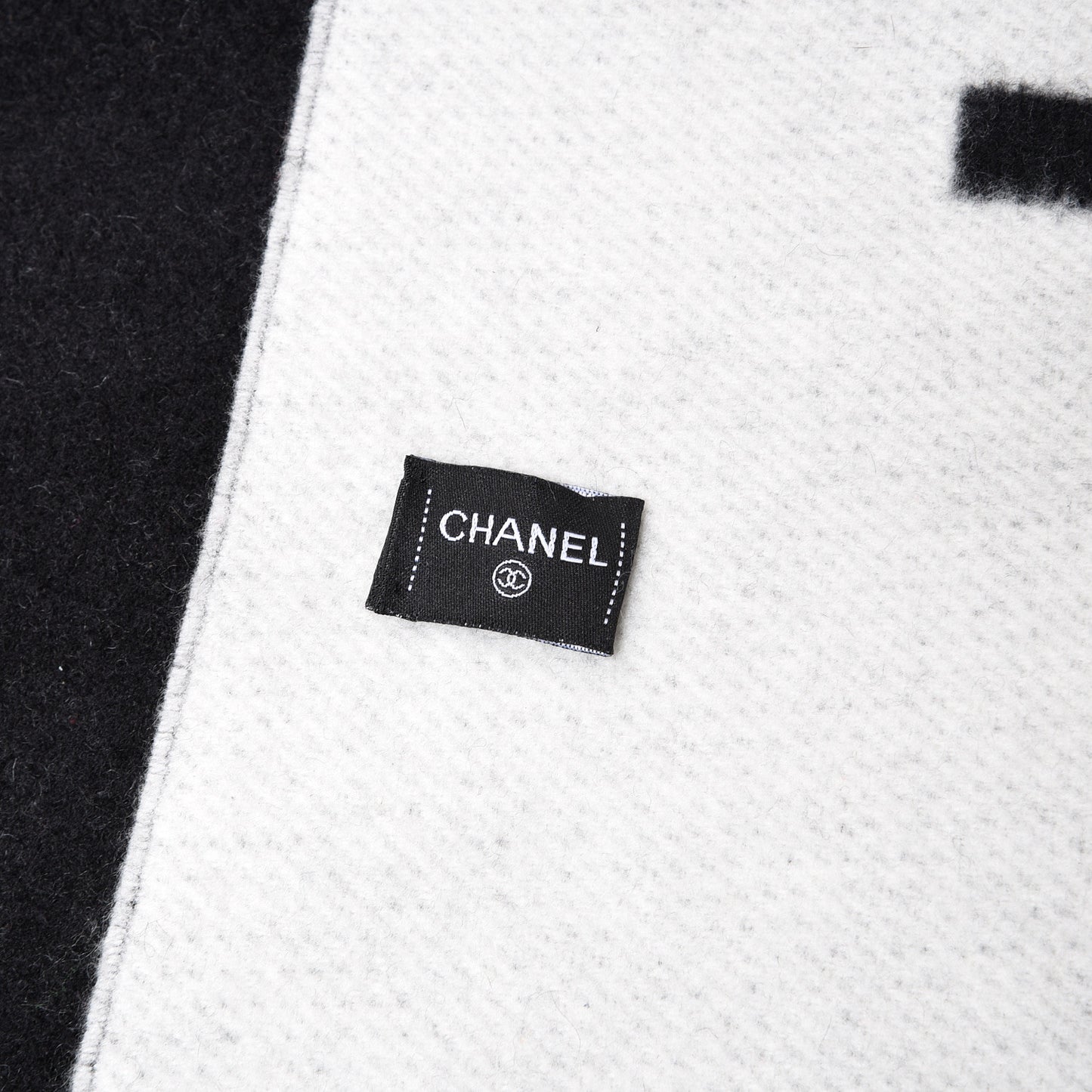 Cashmere CC Scarf Black White