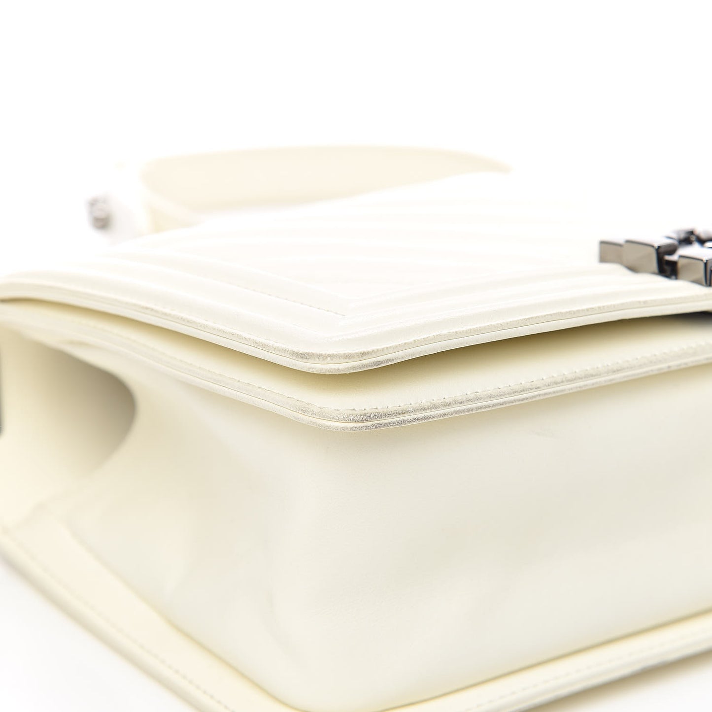 Lambskin Chevron Quilted Medium Boy Flap Ivory