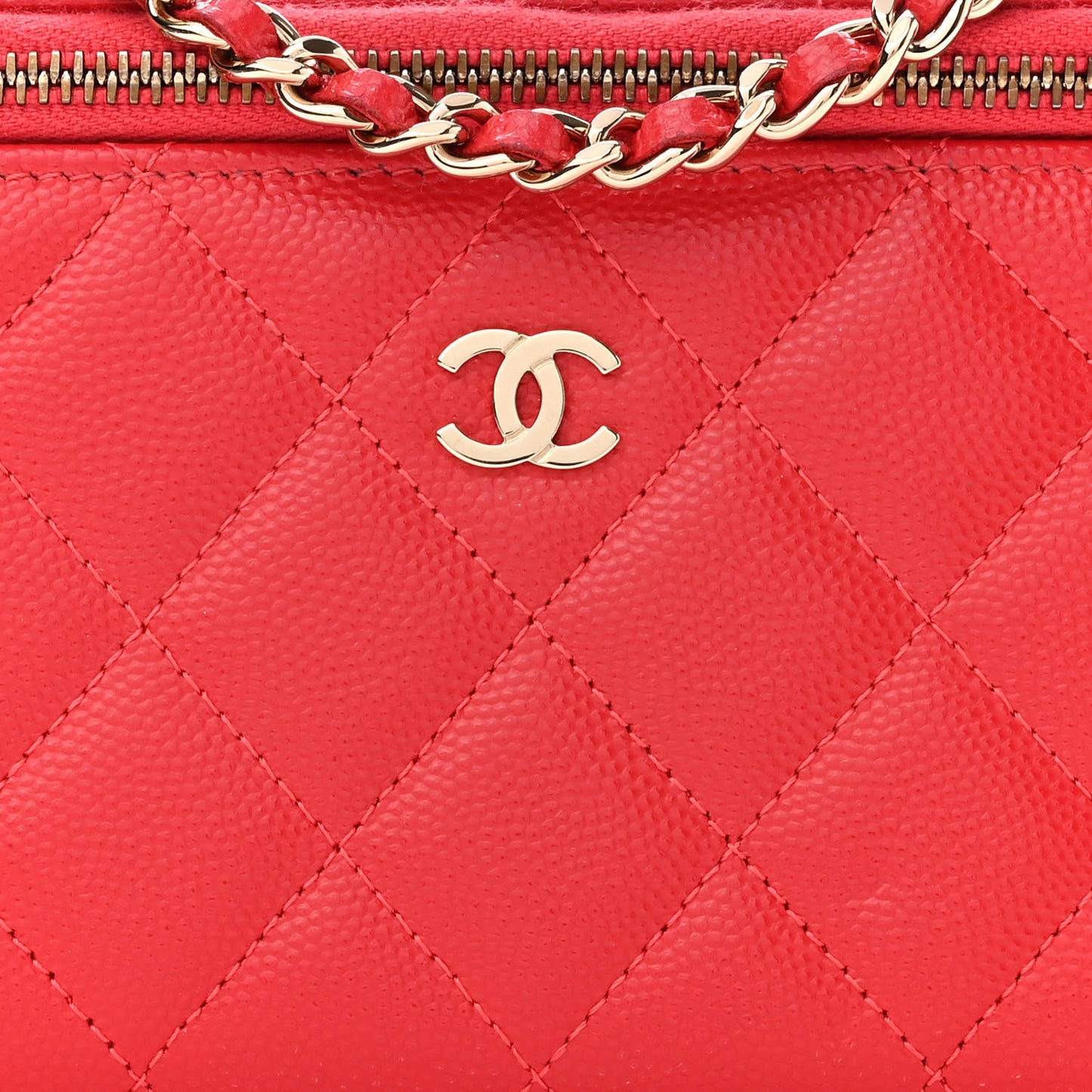 Caviar Quilted Small Vanity Case With Chain Red