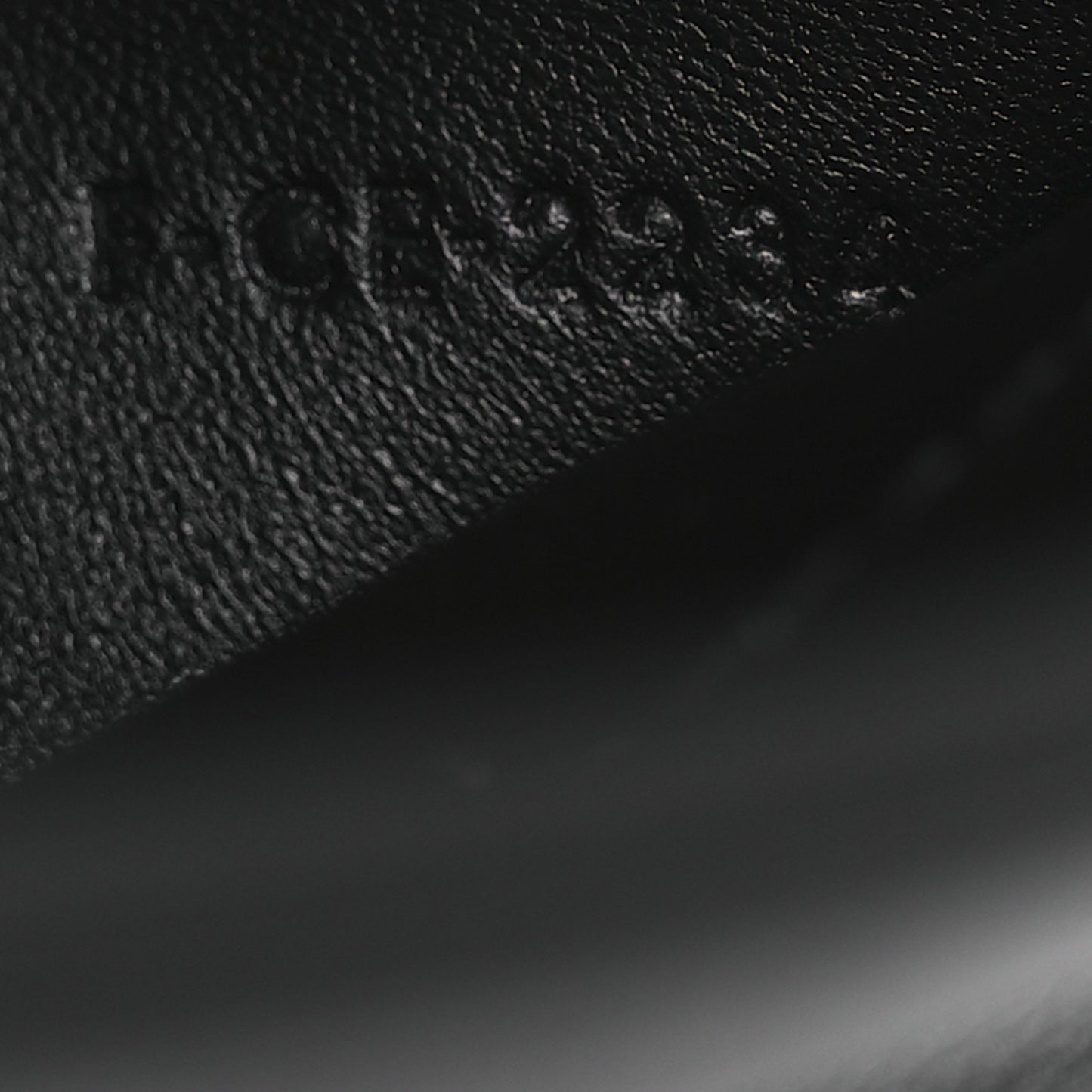 Grained Calfskin Teen Conti Black