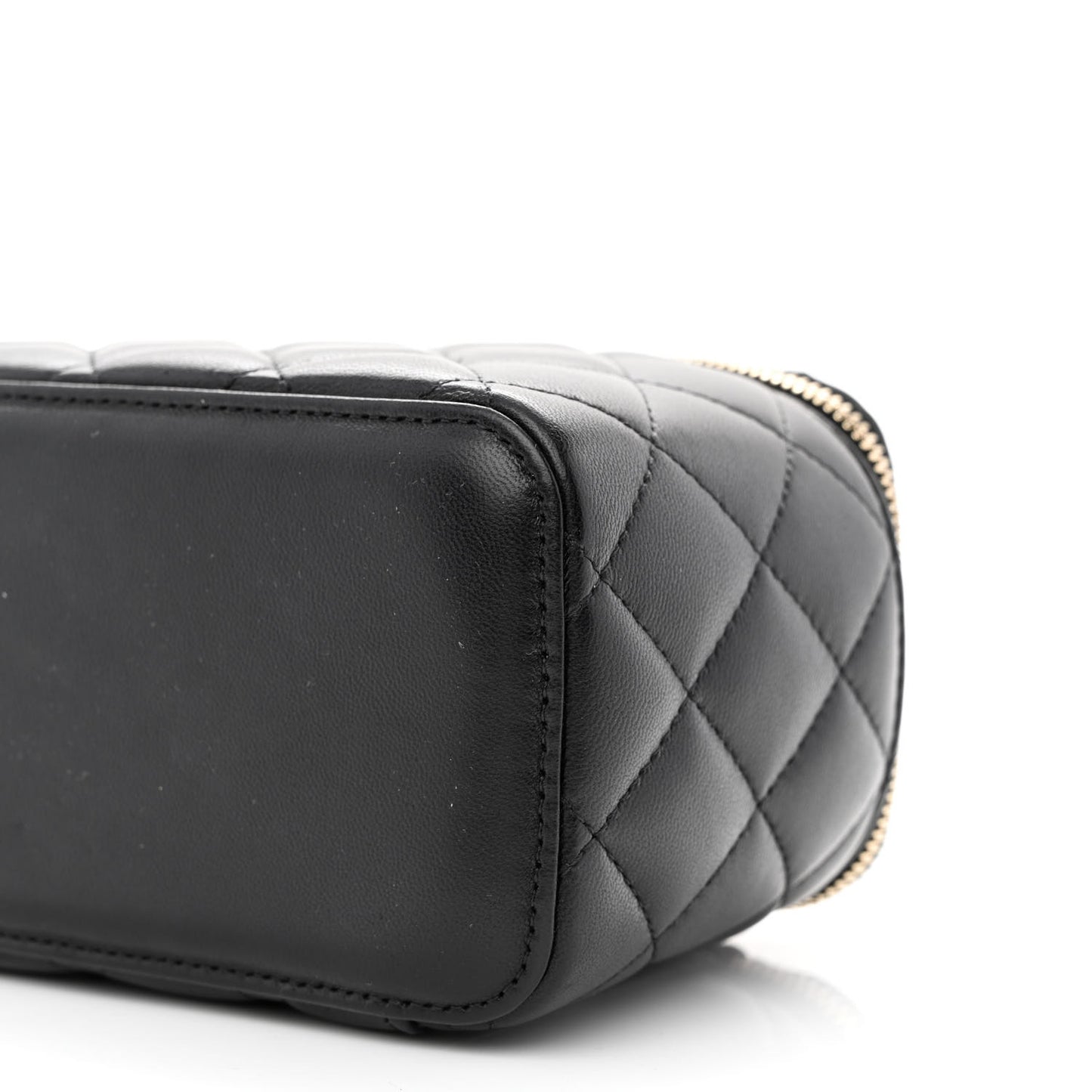 Lambskin Quilted Small Pearl Crush Vanity Case With Chain Black