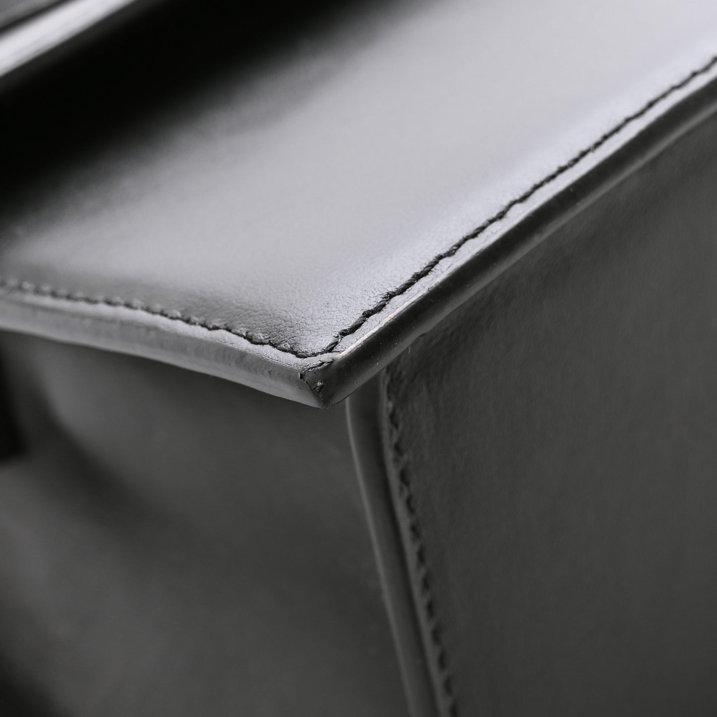 Smooth Calfskin Le Grand Chiquito Black