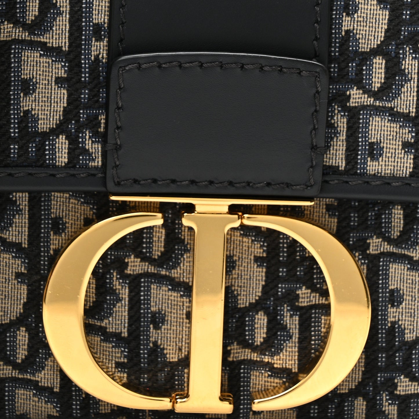 Oblique 30 Montaigne Box Bag Blue
