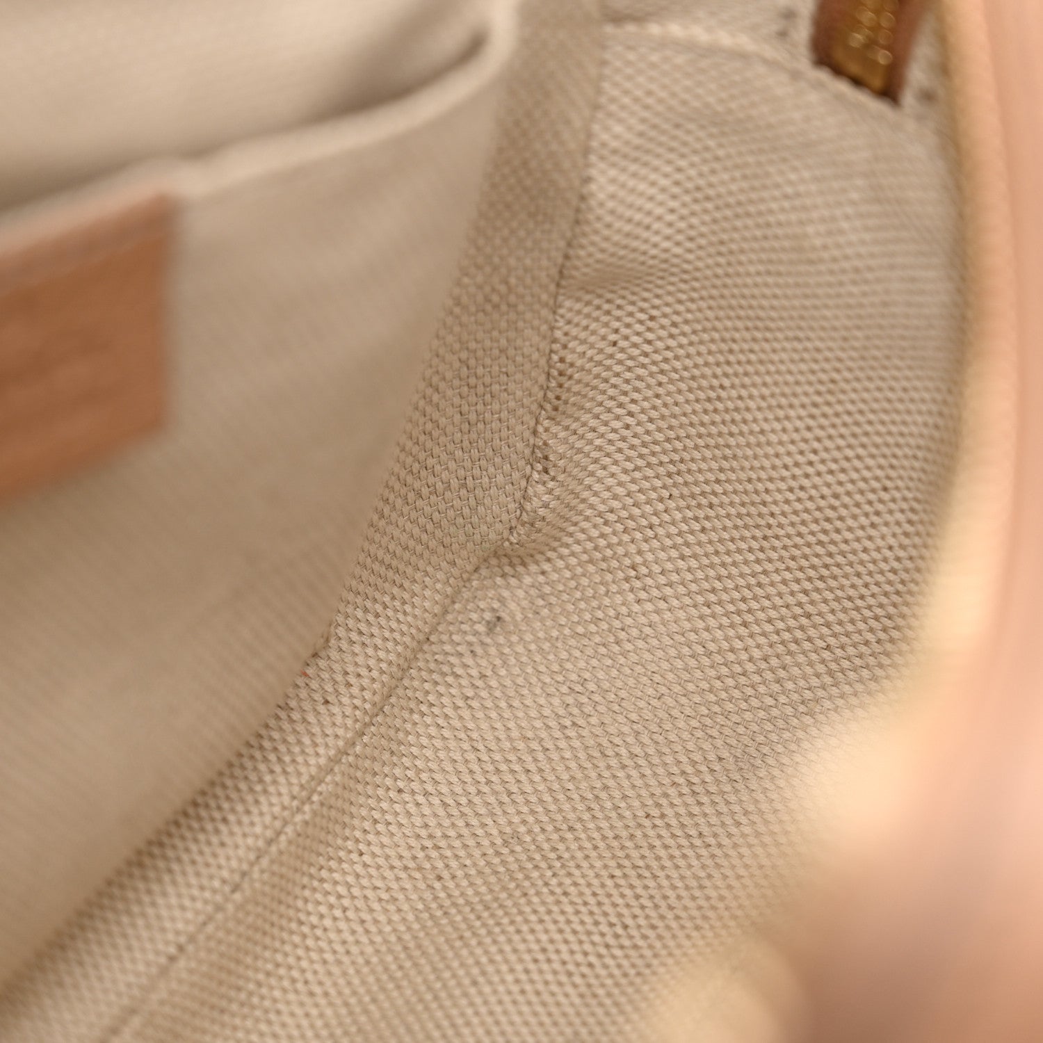 Gucci Pebbled Calfskin Small Soho Disco Bag Camelia 13 of 15