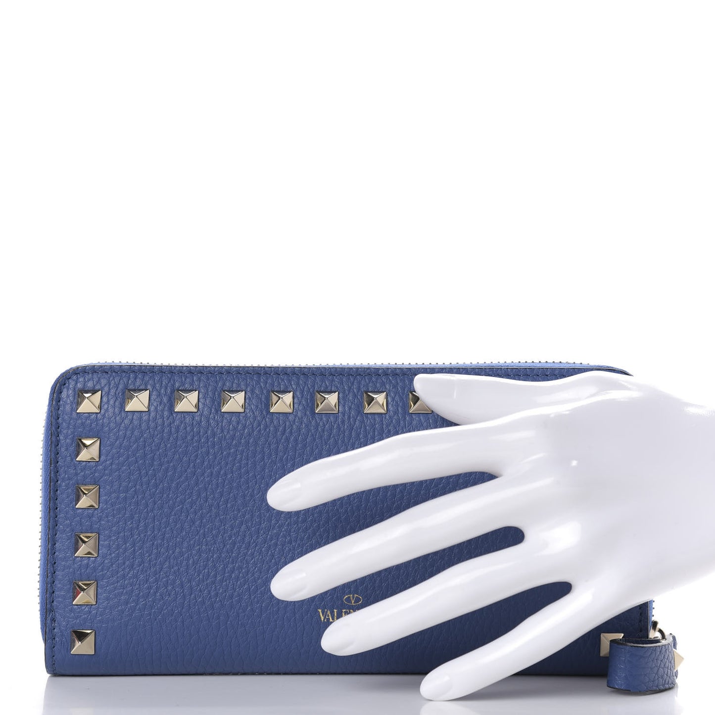 Pebbled Calfskin Rockstud Zip Around Wallet Baltique