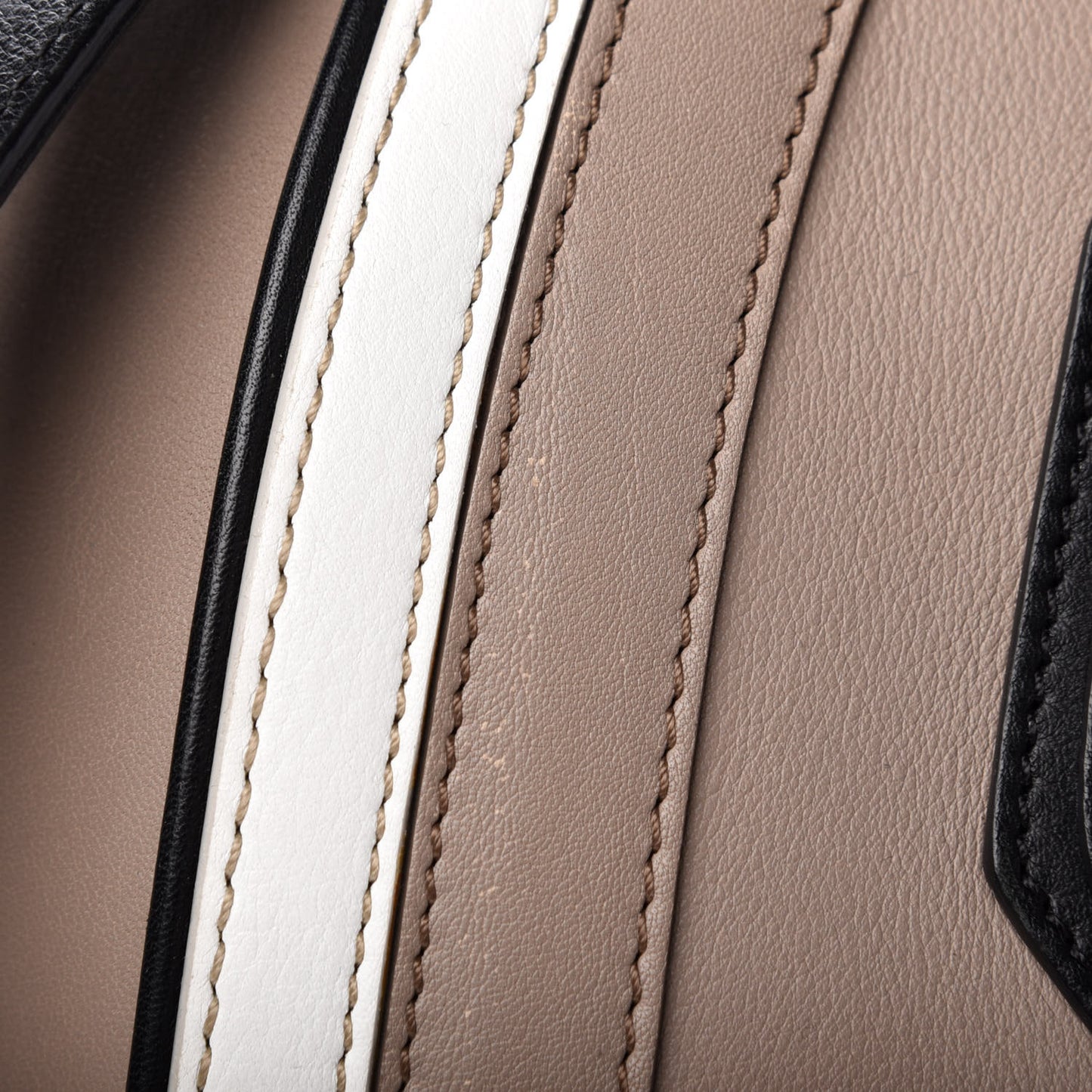 Calfskin Medium Tri-Color Antigona Beige Black White
