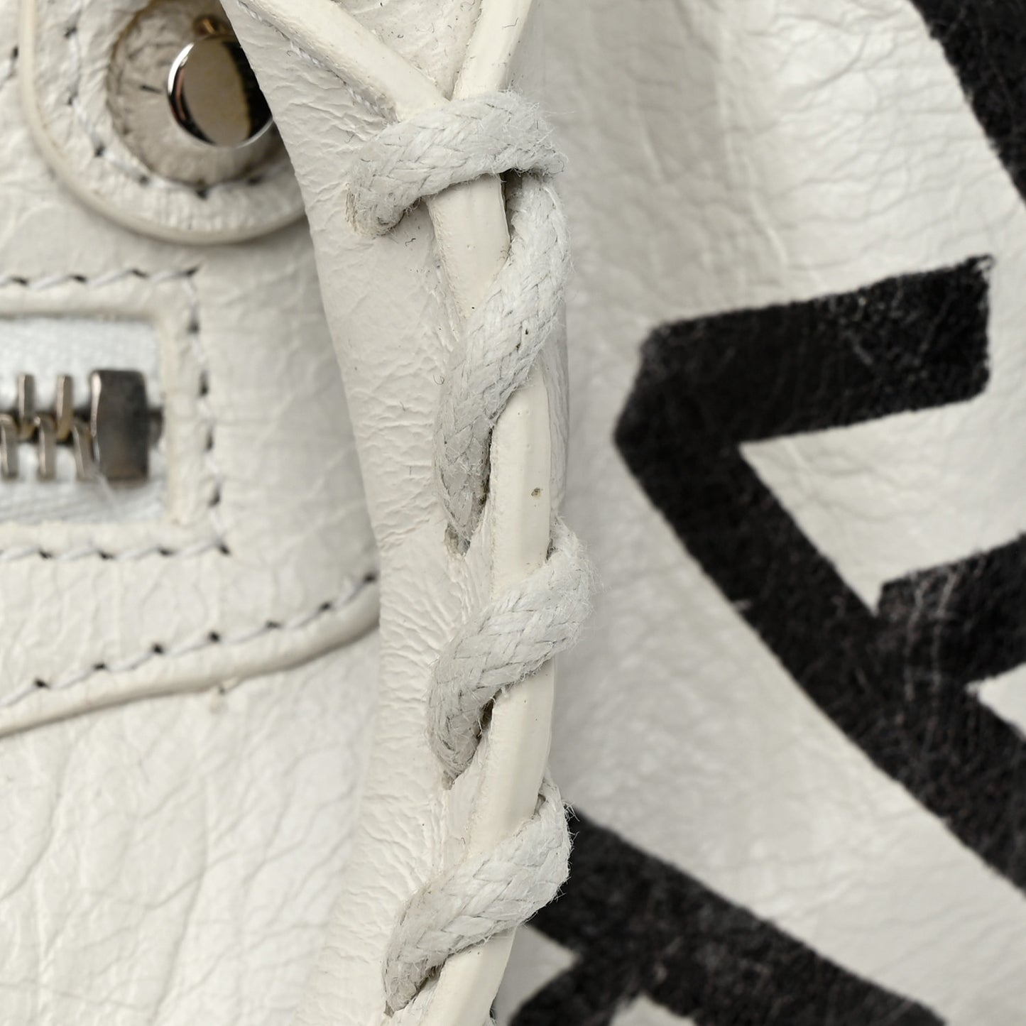 Agneau Graffiti All Over Classic Silver Hardware S City White Black