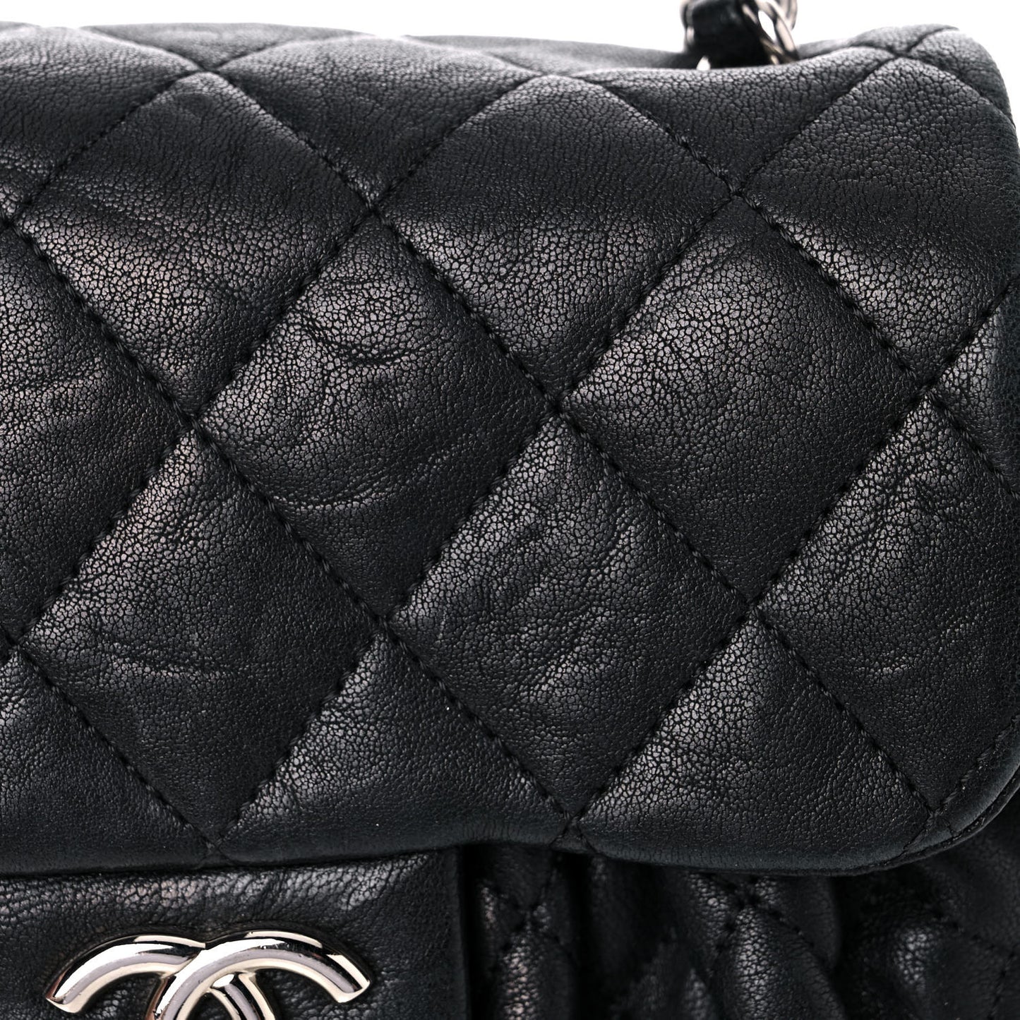 Washed Lambskin Quilted Medium Chain Around Messenger Black