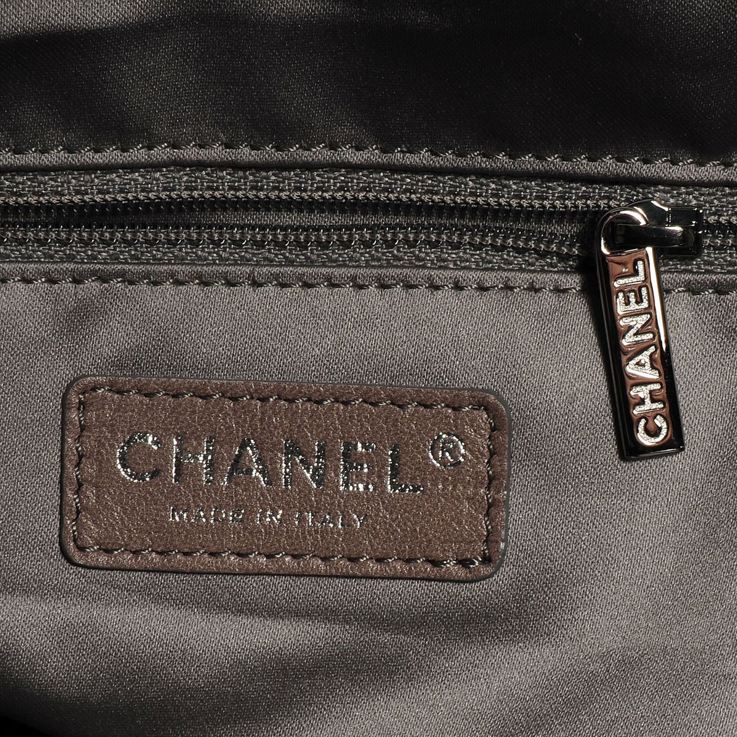 Vinyl Graphic Edge Tote Black