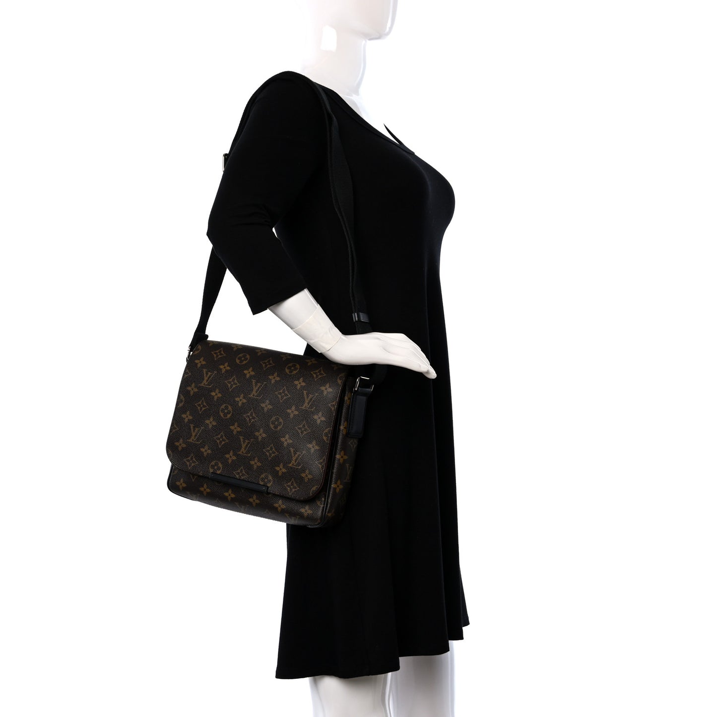 Monogram Macassar District PM