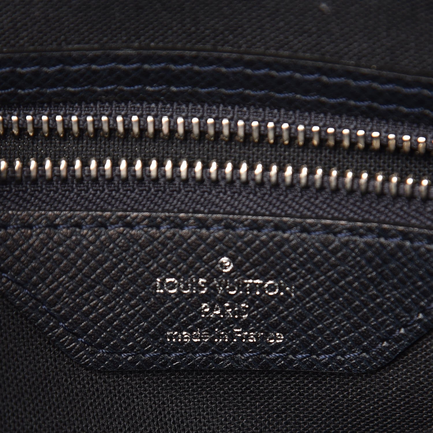 Louis Vuitton Taiga Milo Messenger Boreal 6 of 9
