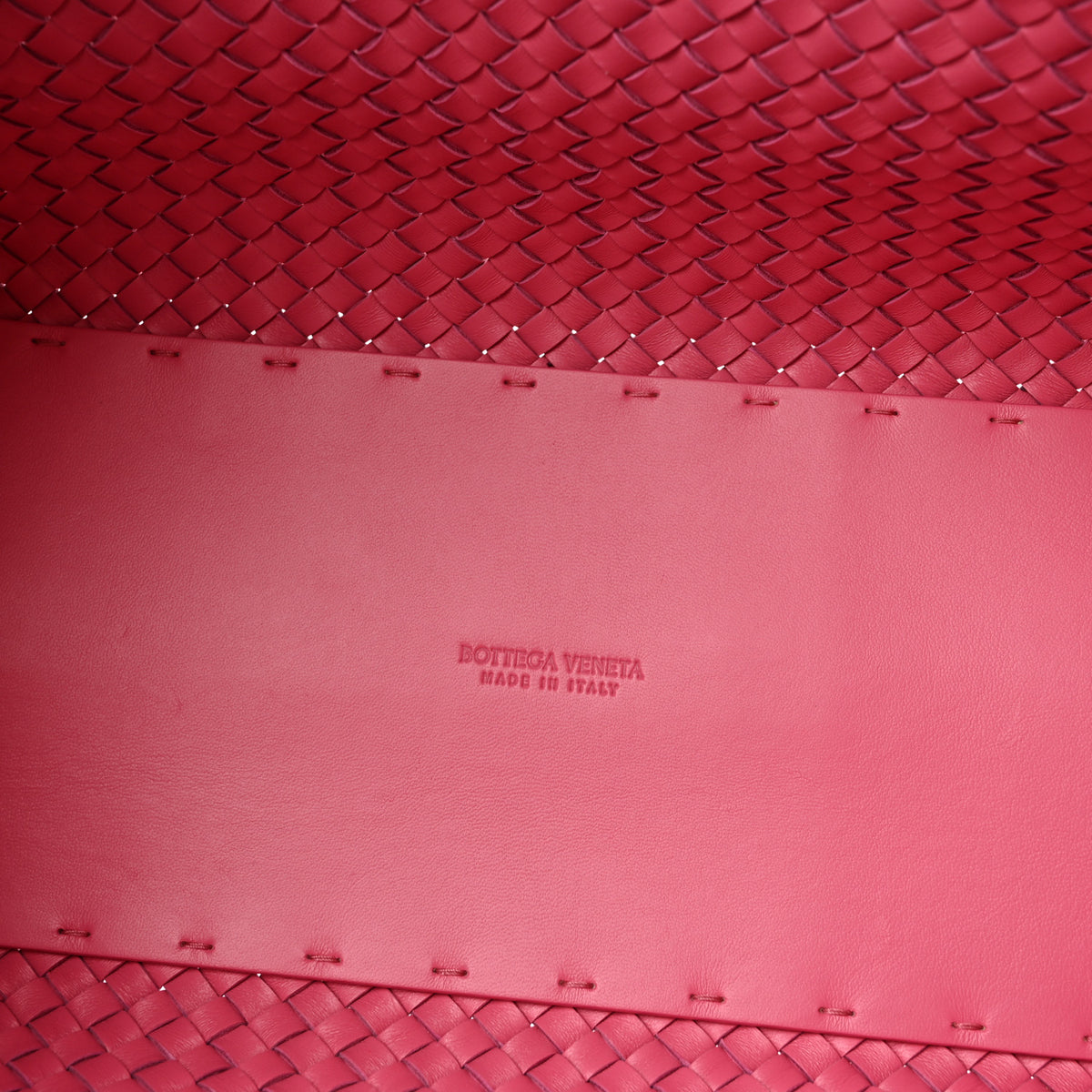 Lambskin Intreccio Medium Cabat Milkshake