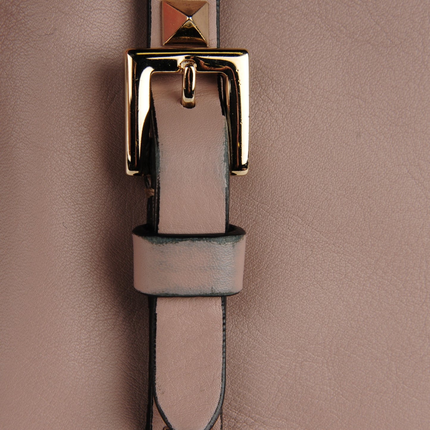 Vitello Rockstud Shopper Tote Poudre