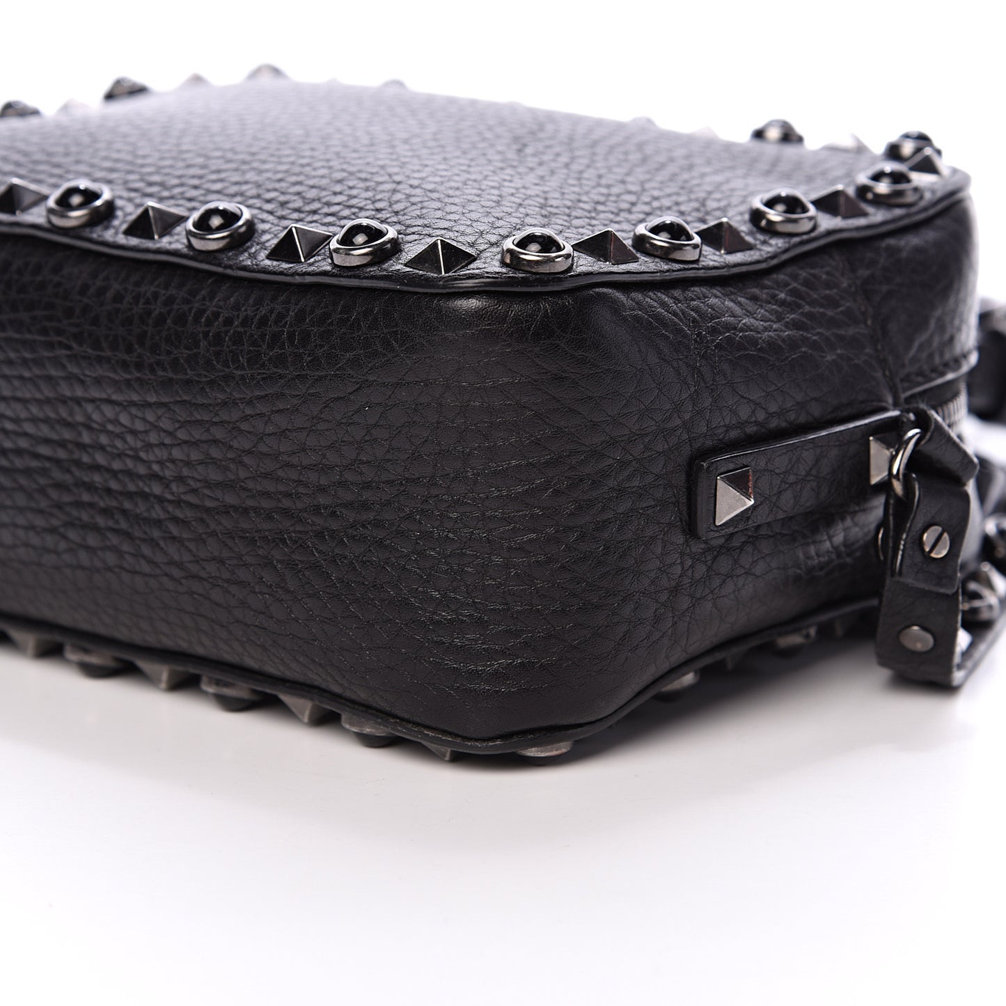 Grained Calfskin Onyx Rockstud Rolling Camera Crossbody Bag Black