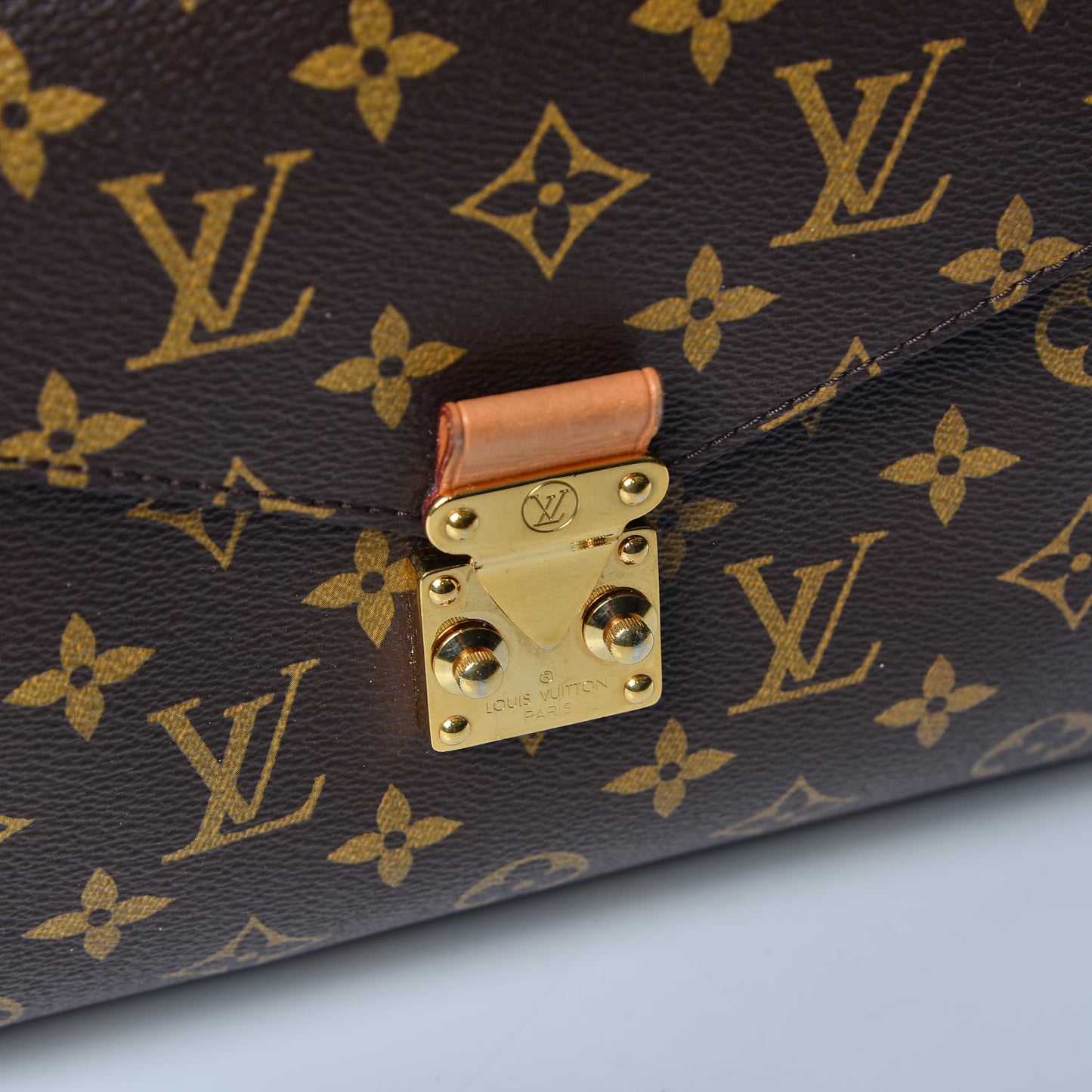 Monogram Metis