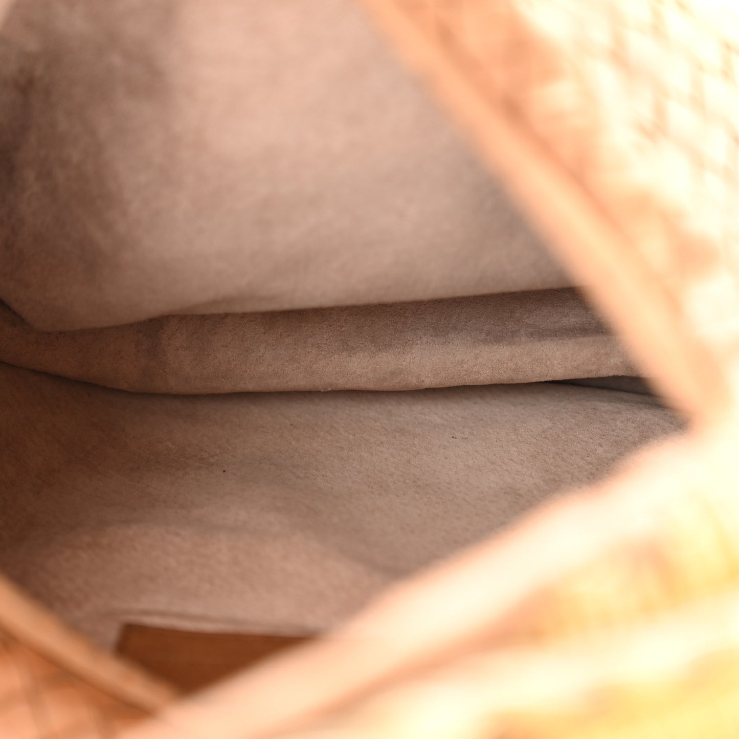 Nappa Intrecciato Medium Veneta Hobo Walnut Banane