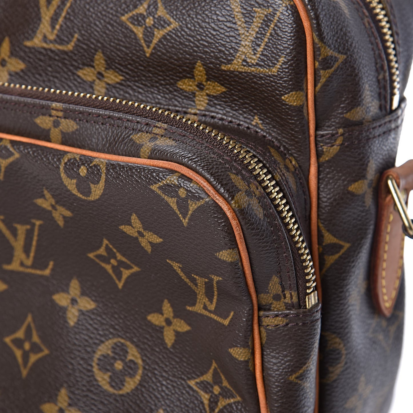 Monogram Nil 28