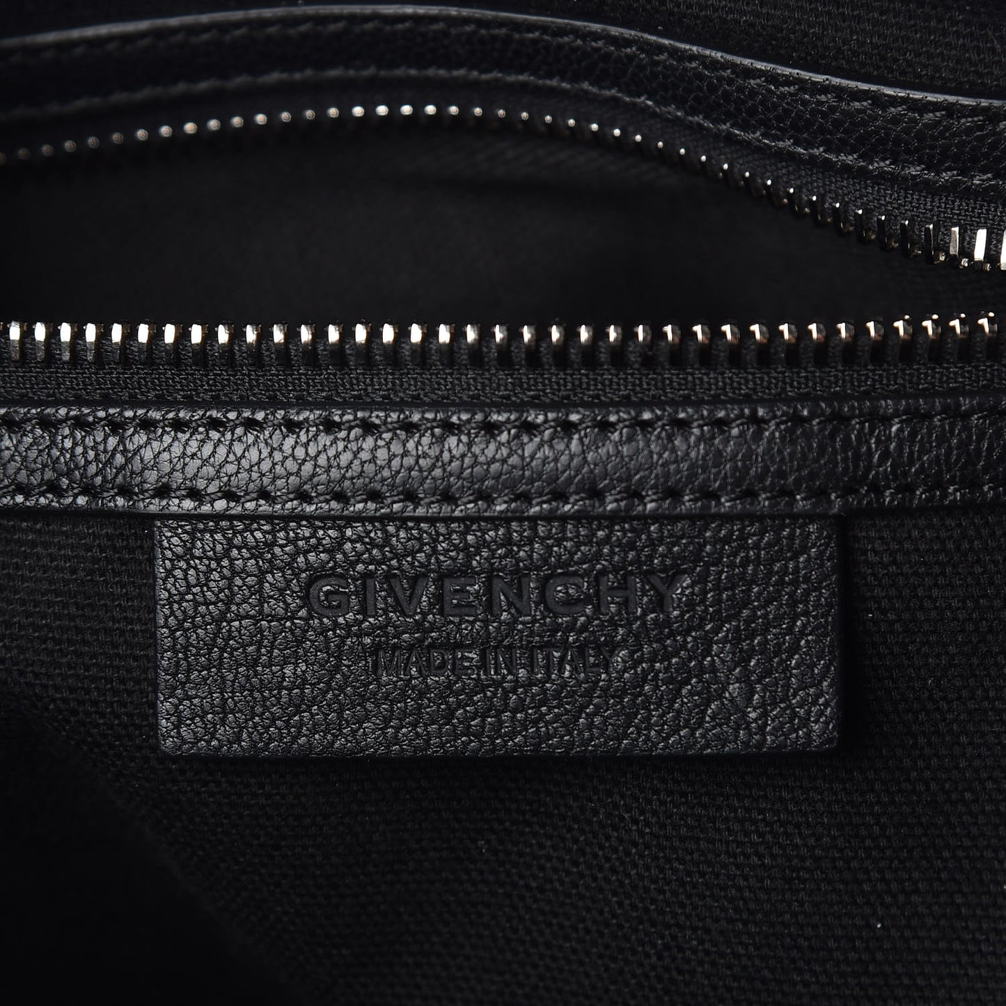 Sugar Goatskin Medium Antigona Black