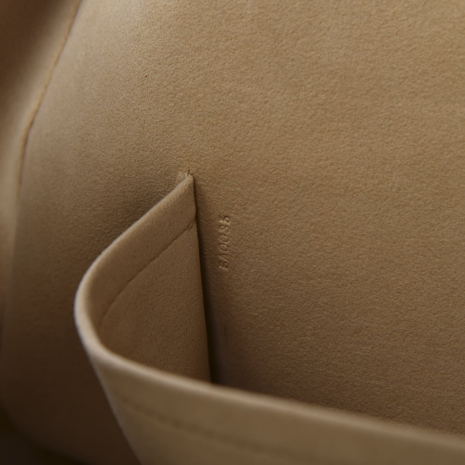 Louis Vuitton Monogram Manhattan GM 8 of 9