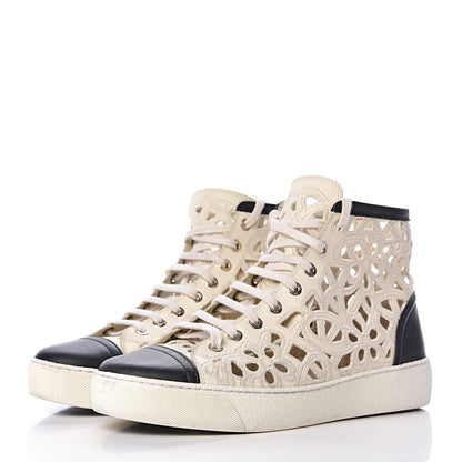 Chanel Grained Goatskin Hollow Out Flower Sneakers 39.5 White Black 3 of 14
