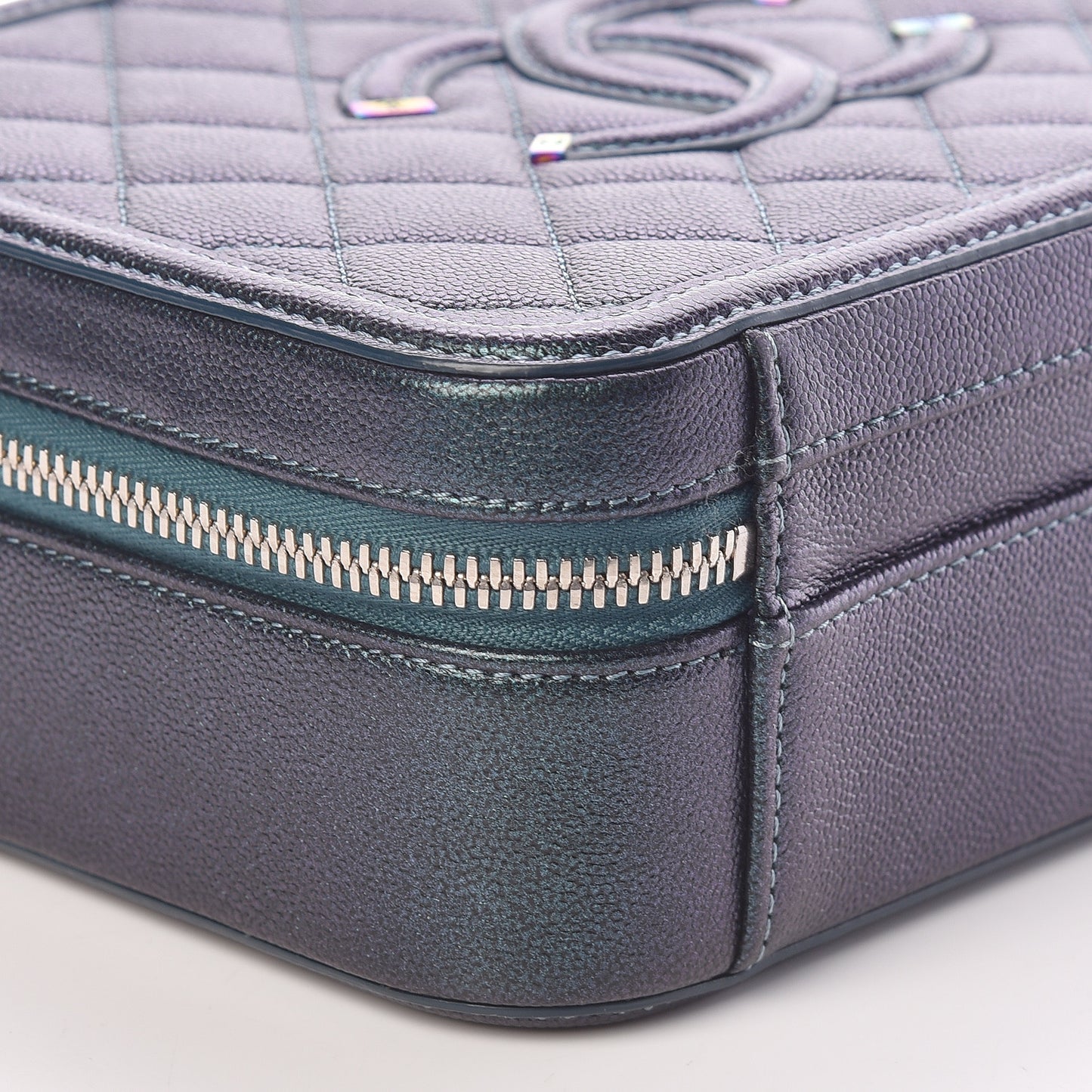 Iridescent Caviar Quilted Medium CC Filigree Vanity Case Dark Turquoise