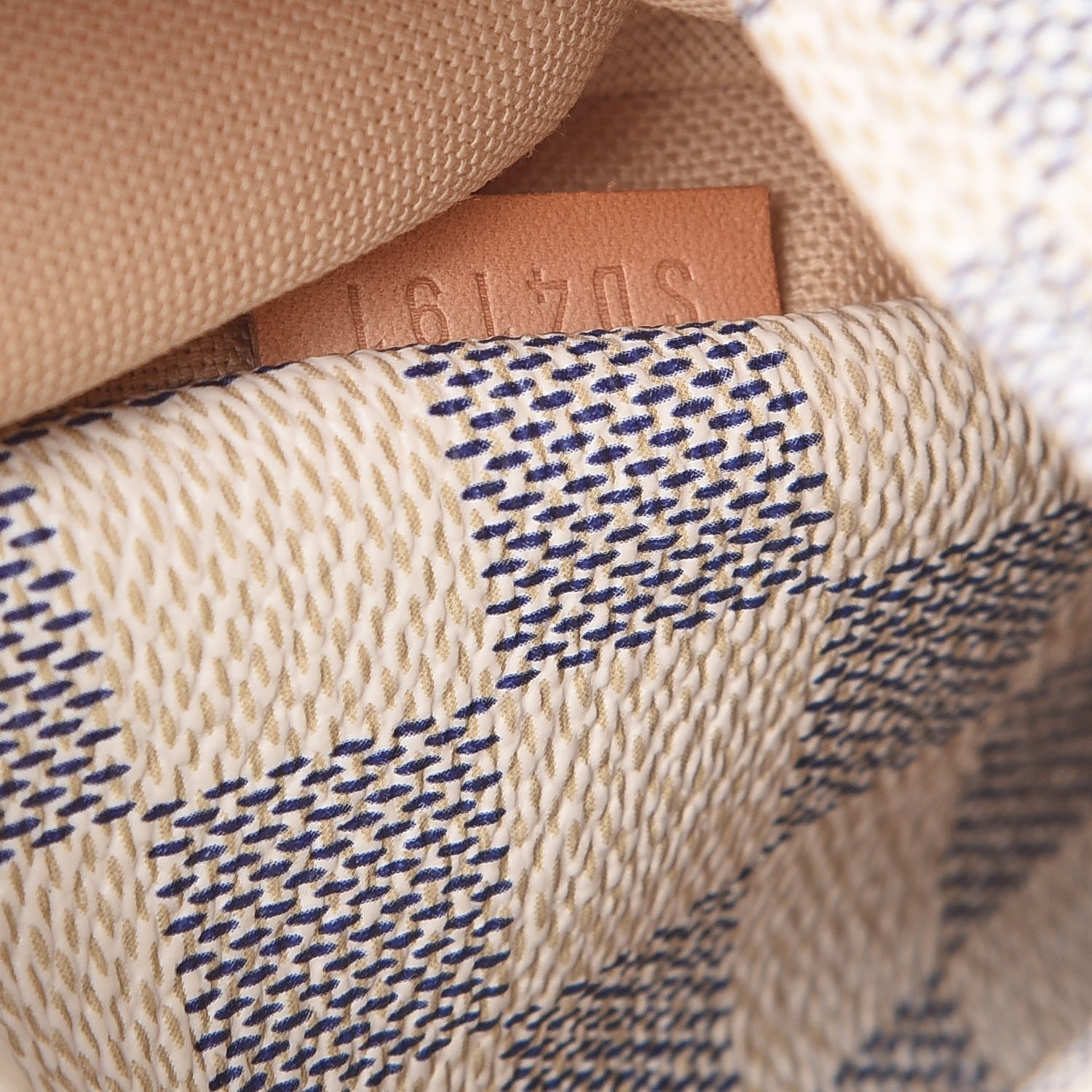 Louis Vuitton Damier Azur Totally MM 7 of 12
