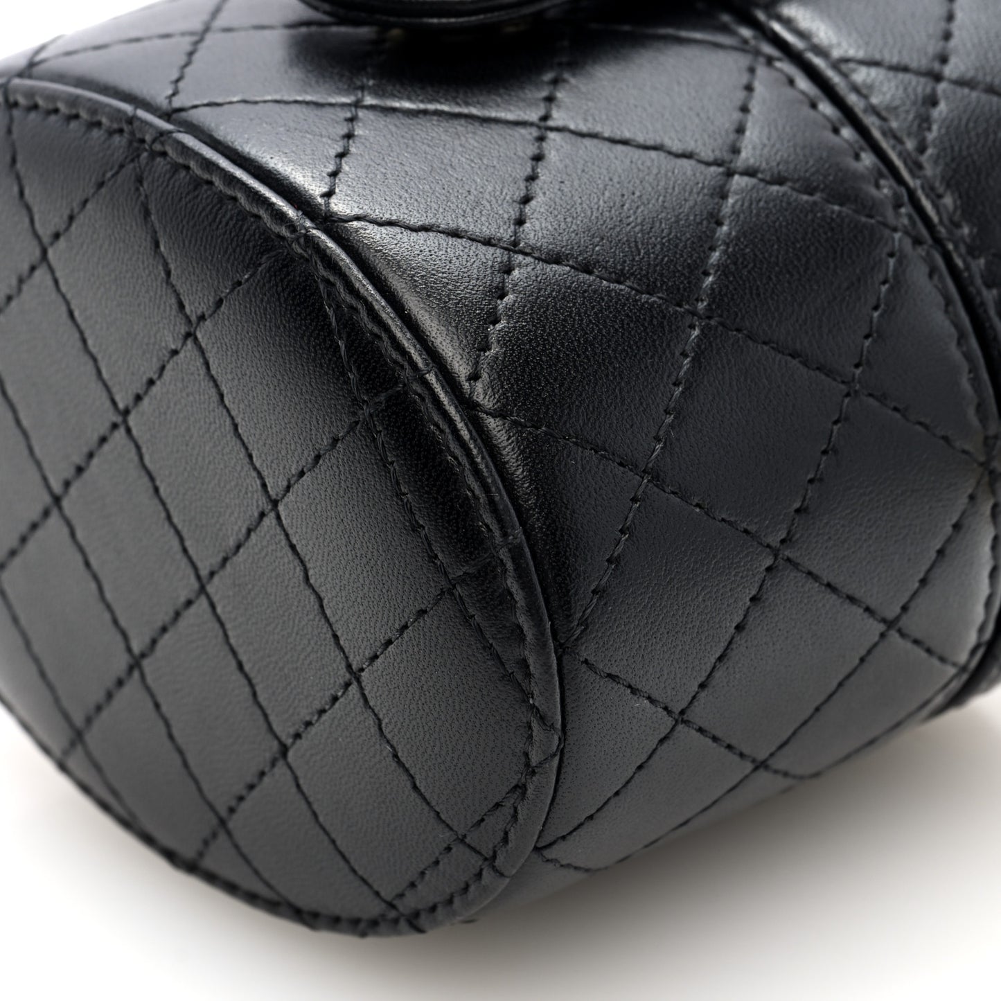 Lambskin Quilted Mini Round Vanity Case With Chain Black