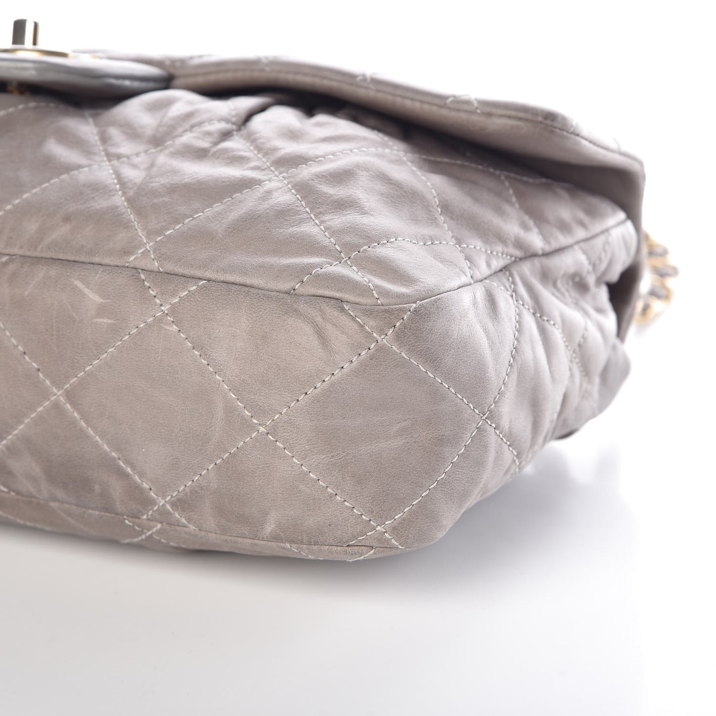 Iridescent Calfskin Large Chic Quilt Flap Grey