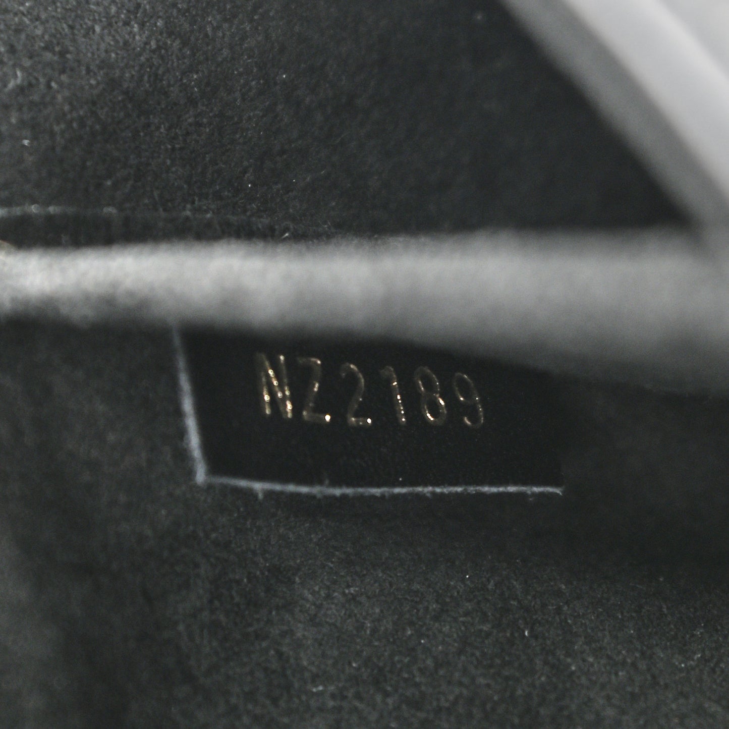 Calfskin New Wave Chain MM Black